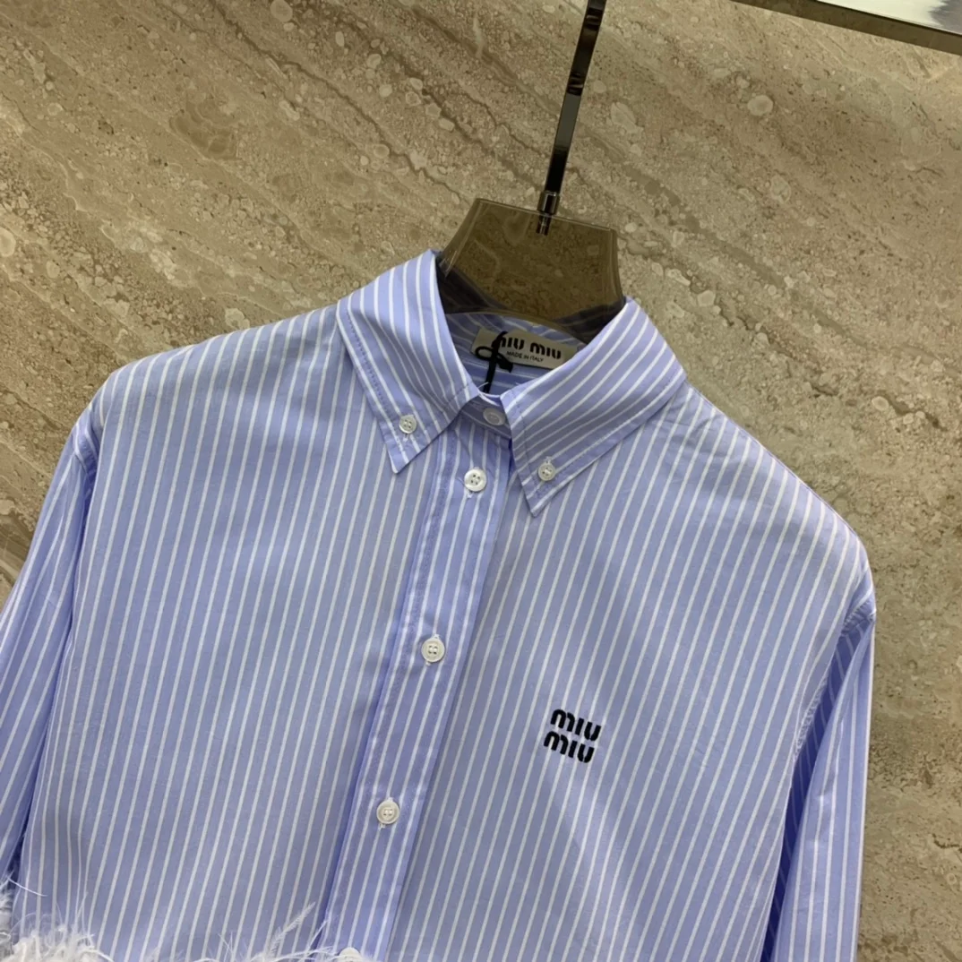미우미우 스트라이프 페더 트리밍 셔츠