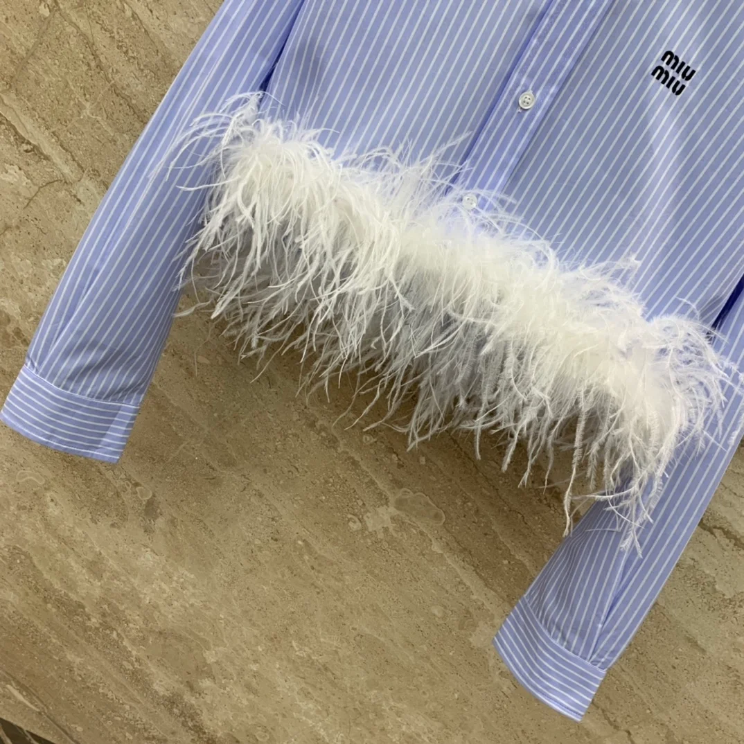 미우미우 스트라이프 페더 트리밍 셔츠