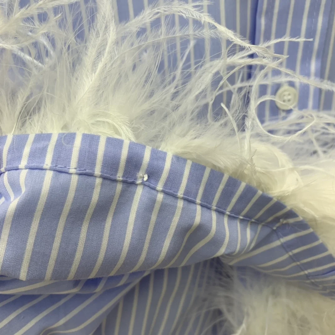 미우미우 스트라이프 페더 트리밍 셔츠