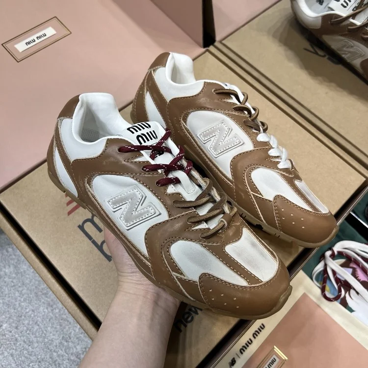 뉴발란스 X 미우미우 콜라보 530 빈티지