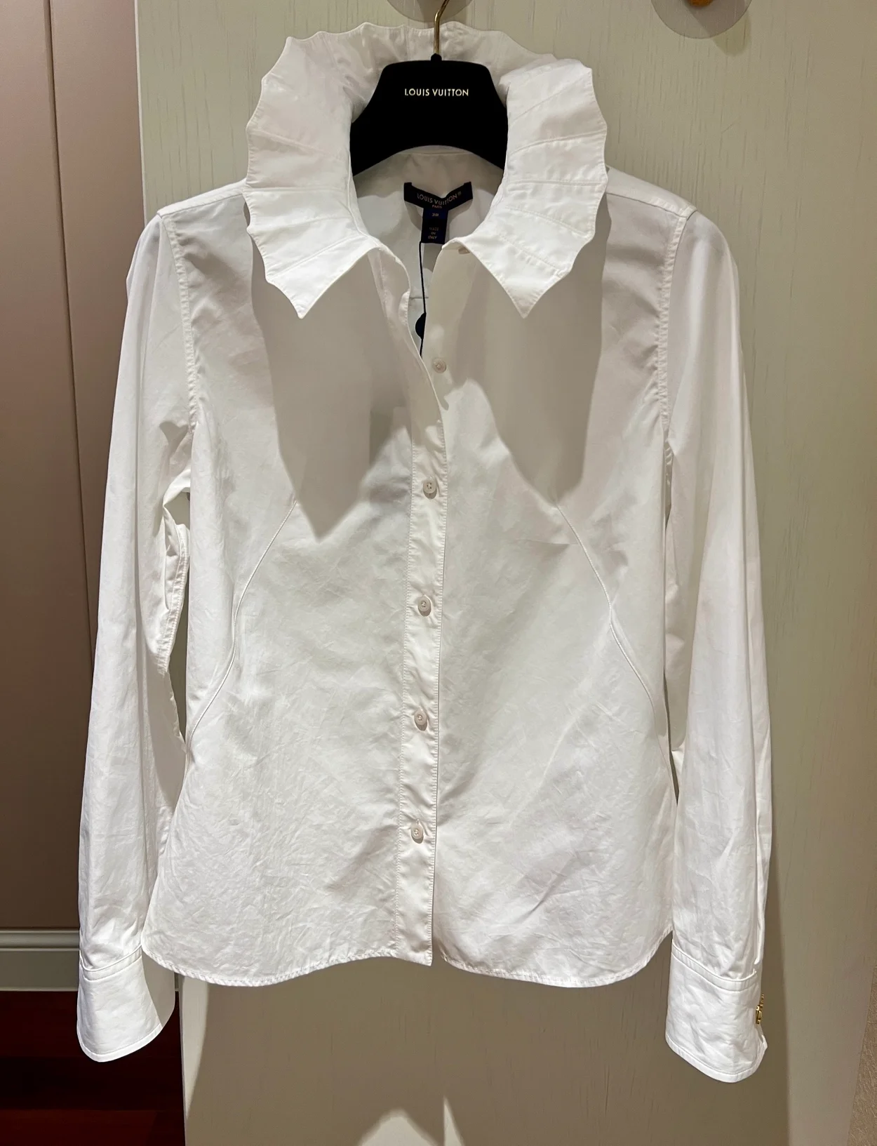 루이비통 핀 칼라 셔츠 1AFFMU