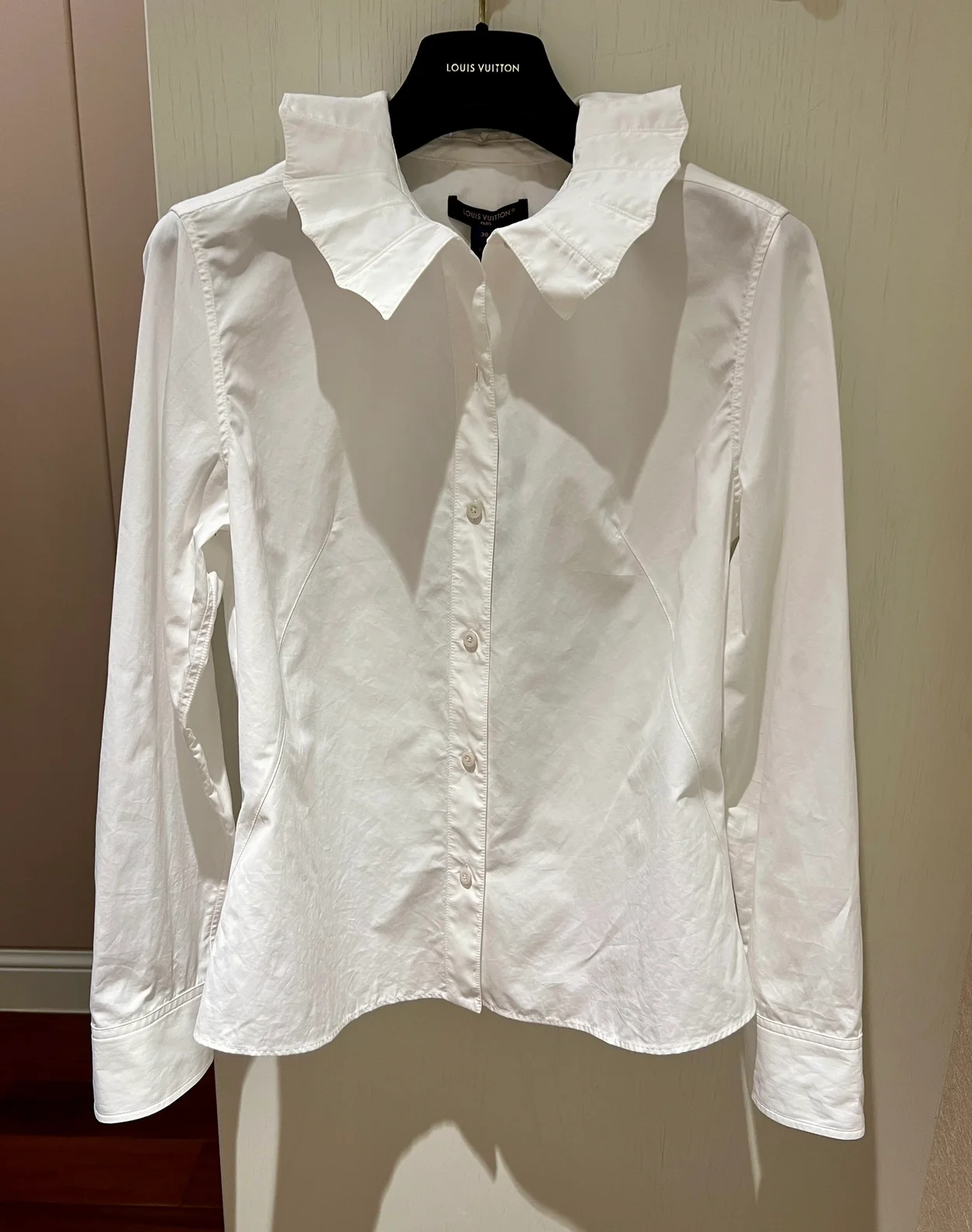 루이비통 핀 칼라 셔츠 1AFFMU