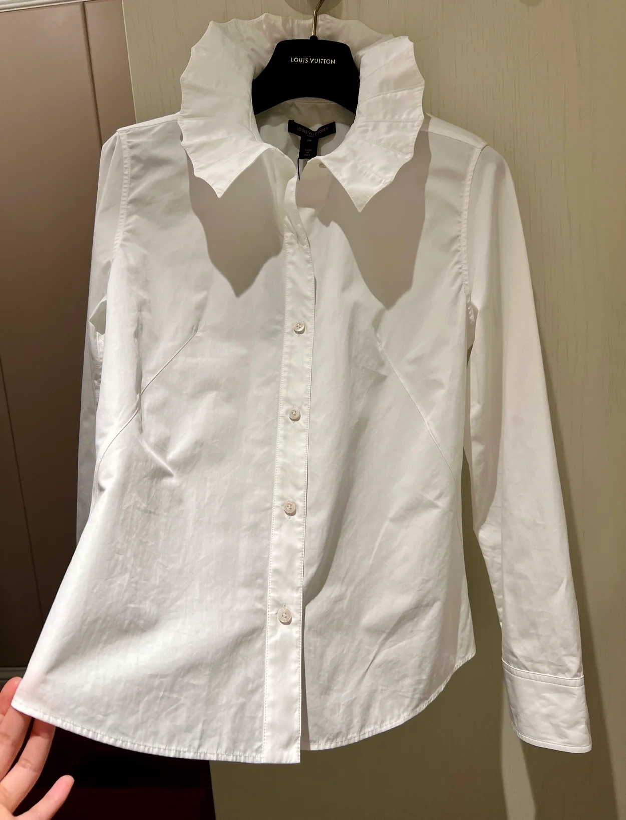 루이비통 핀 칼라 셔츠 1AFFMU