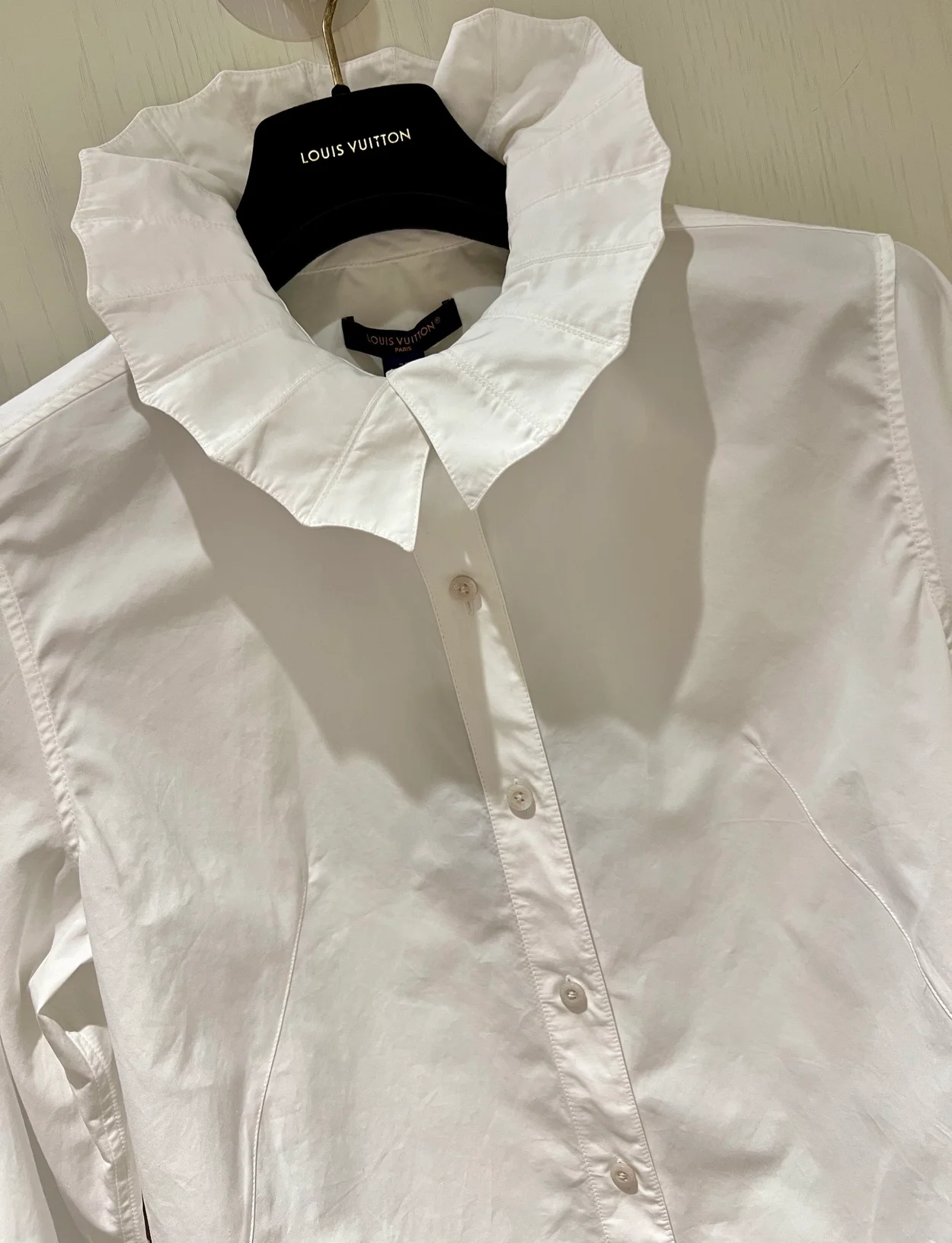 루이비통 핀 칼라 셔츠 1AFFMU