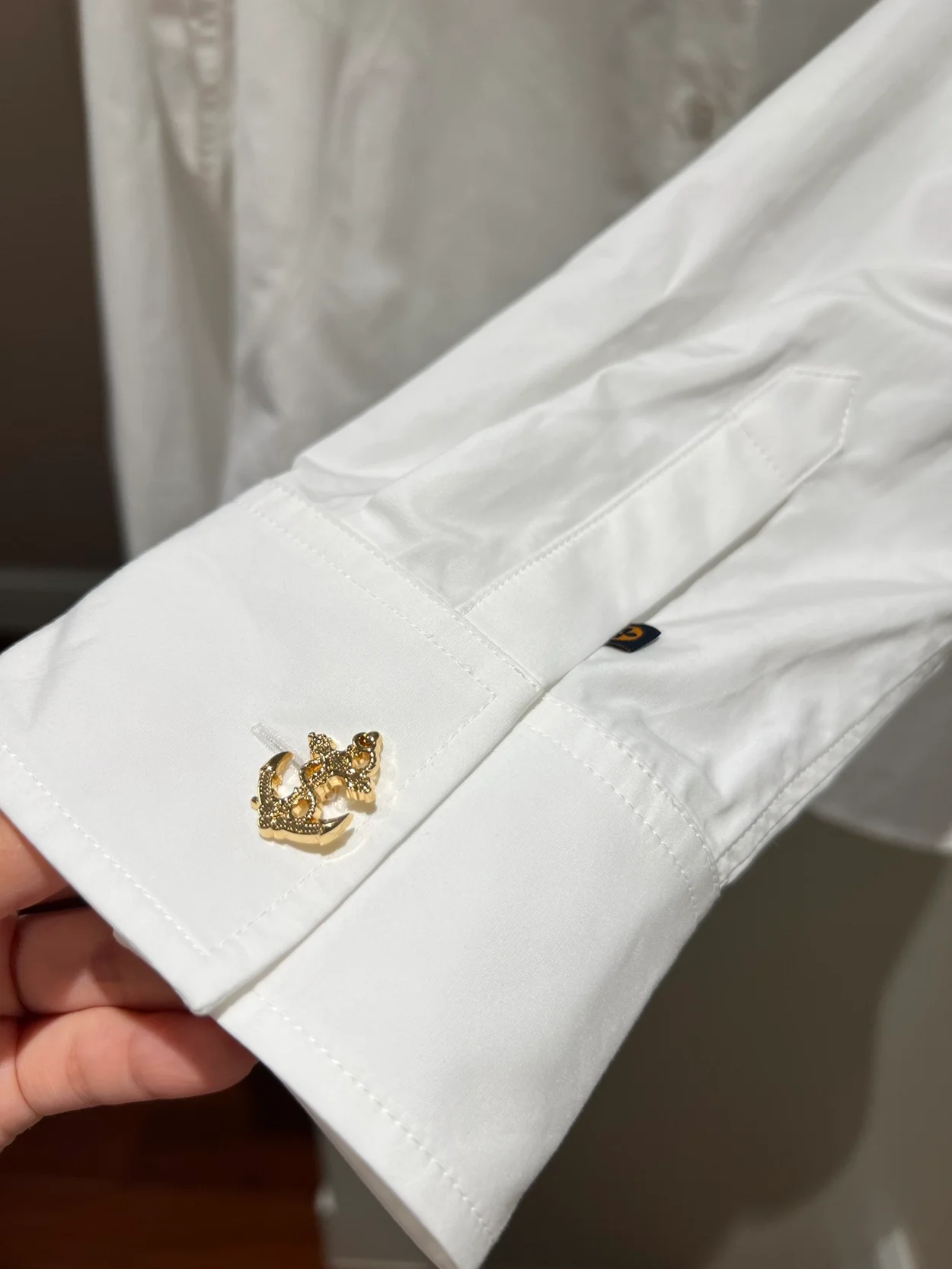 루이비통 핀 칼라 셔츠 1AFFMU