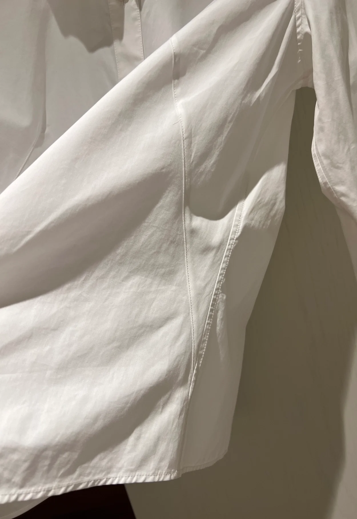 루이비통 핀 칼라 셔츠 1AFFMU