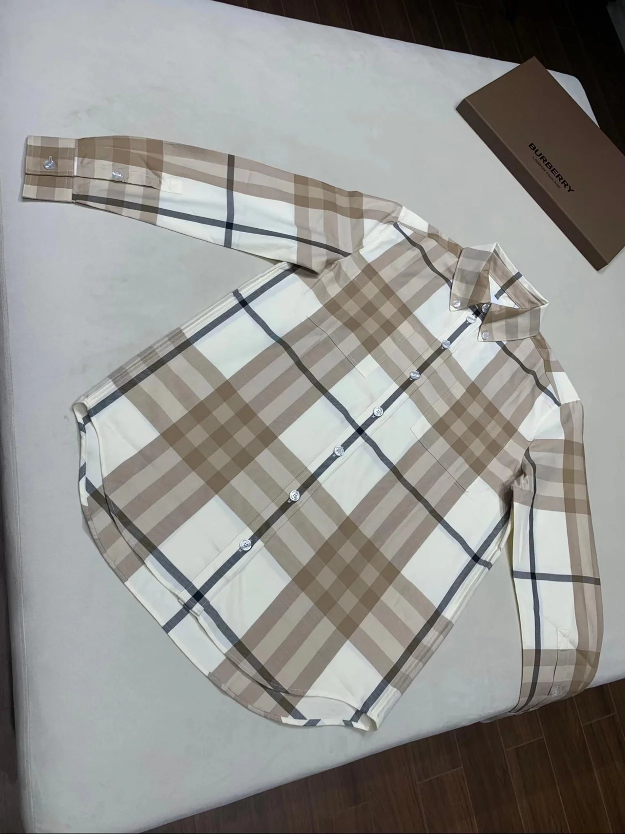 버버리 체크 스트레치 코튼 포플린 셔츠 베이지