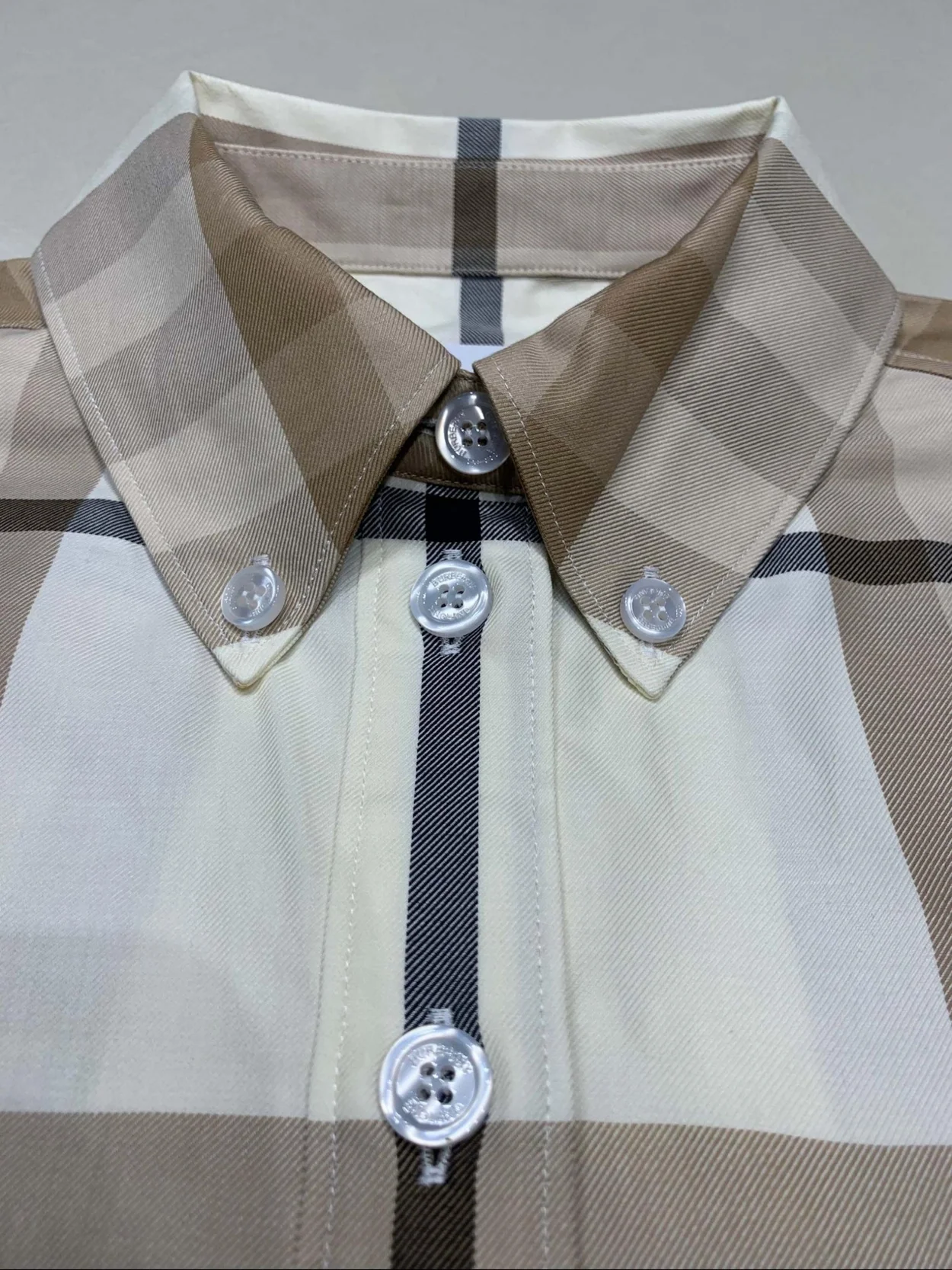 버버리 체크 스트레치 코튼 포플린 셔츠 베이지