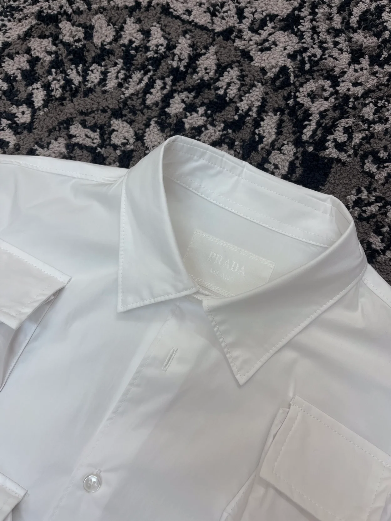 프라다 리포터 매그넘 셔츠