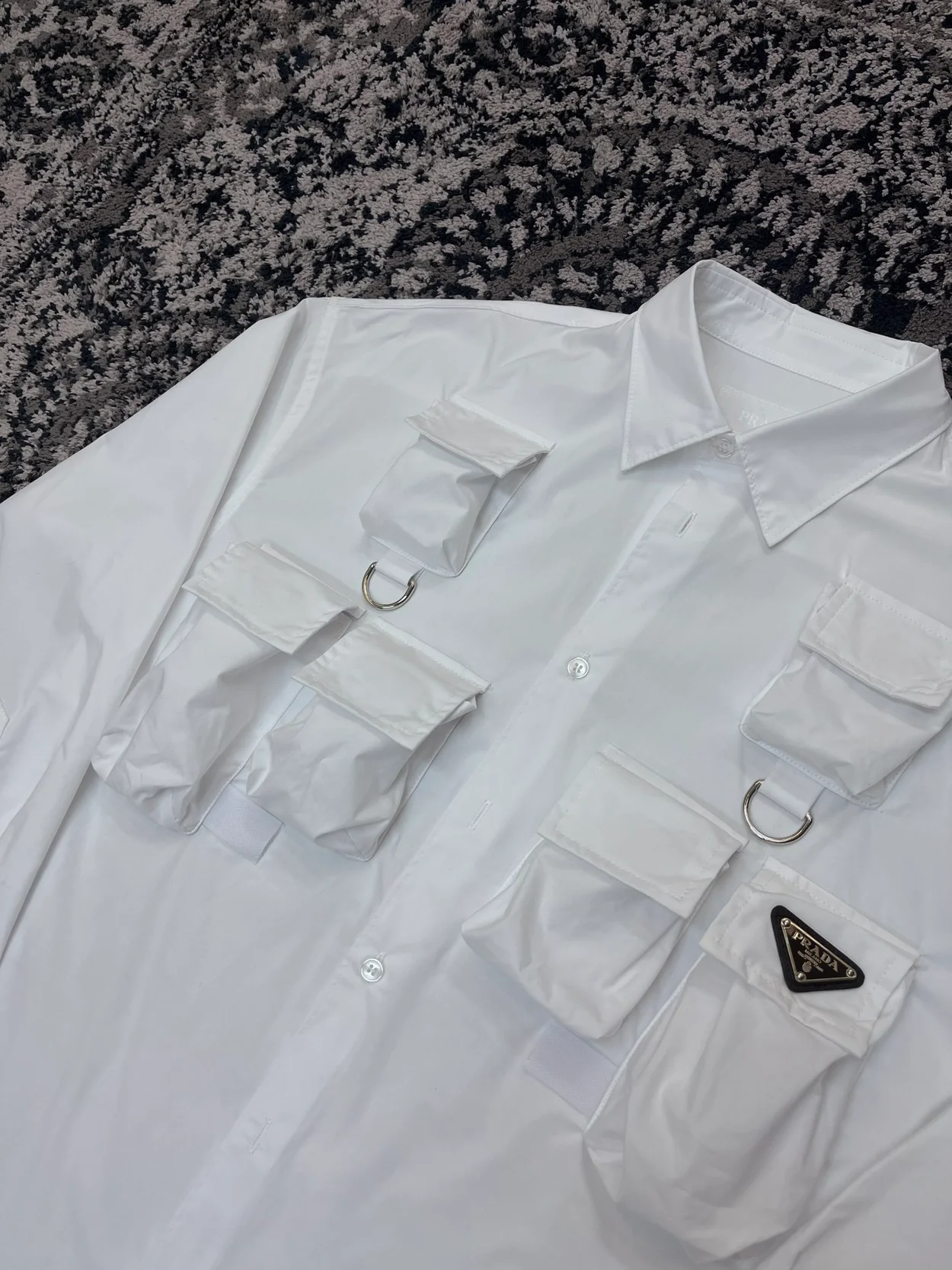 프라다 리포터 매그넘 셔츠