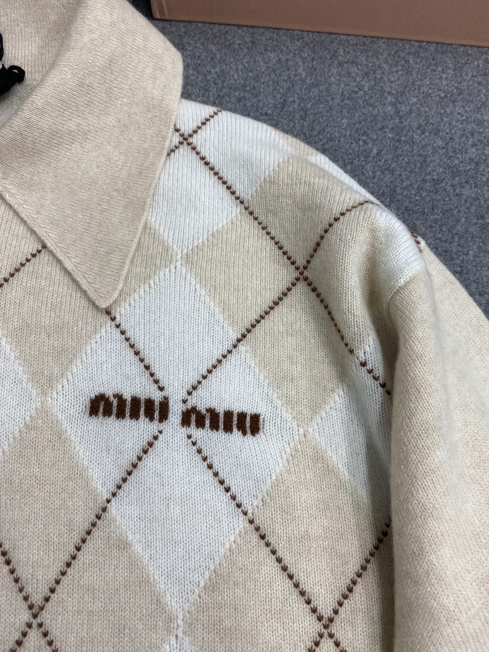 미우미우 캐시미어 니트 폴로 셔츠