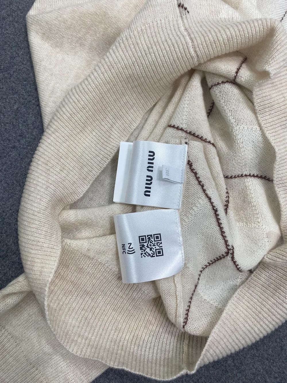 미우미우 캐시미어 니트 폴로 셔츠