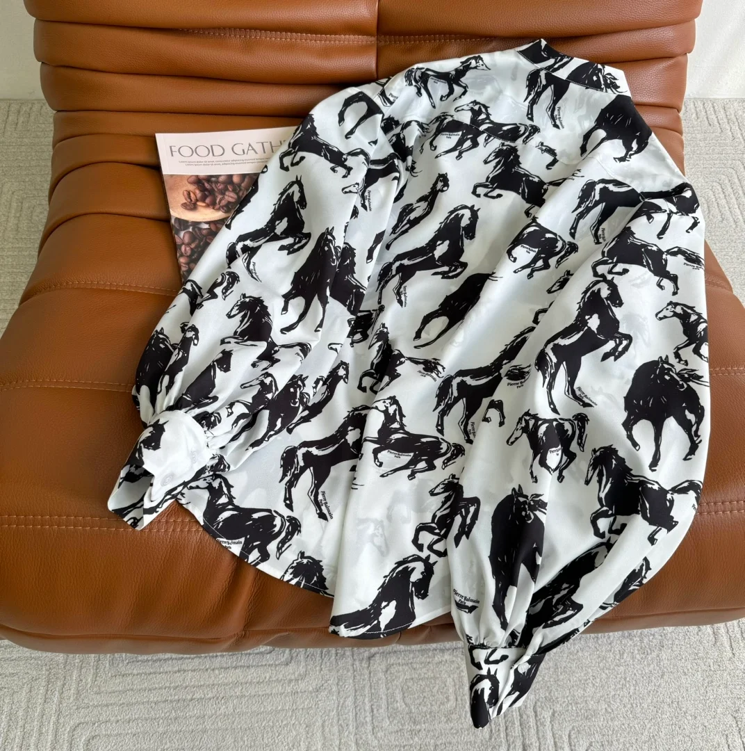 발망 홀스 프린트 푸시 보우 실크 셔츠