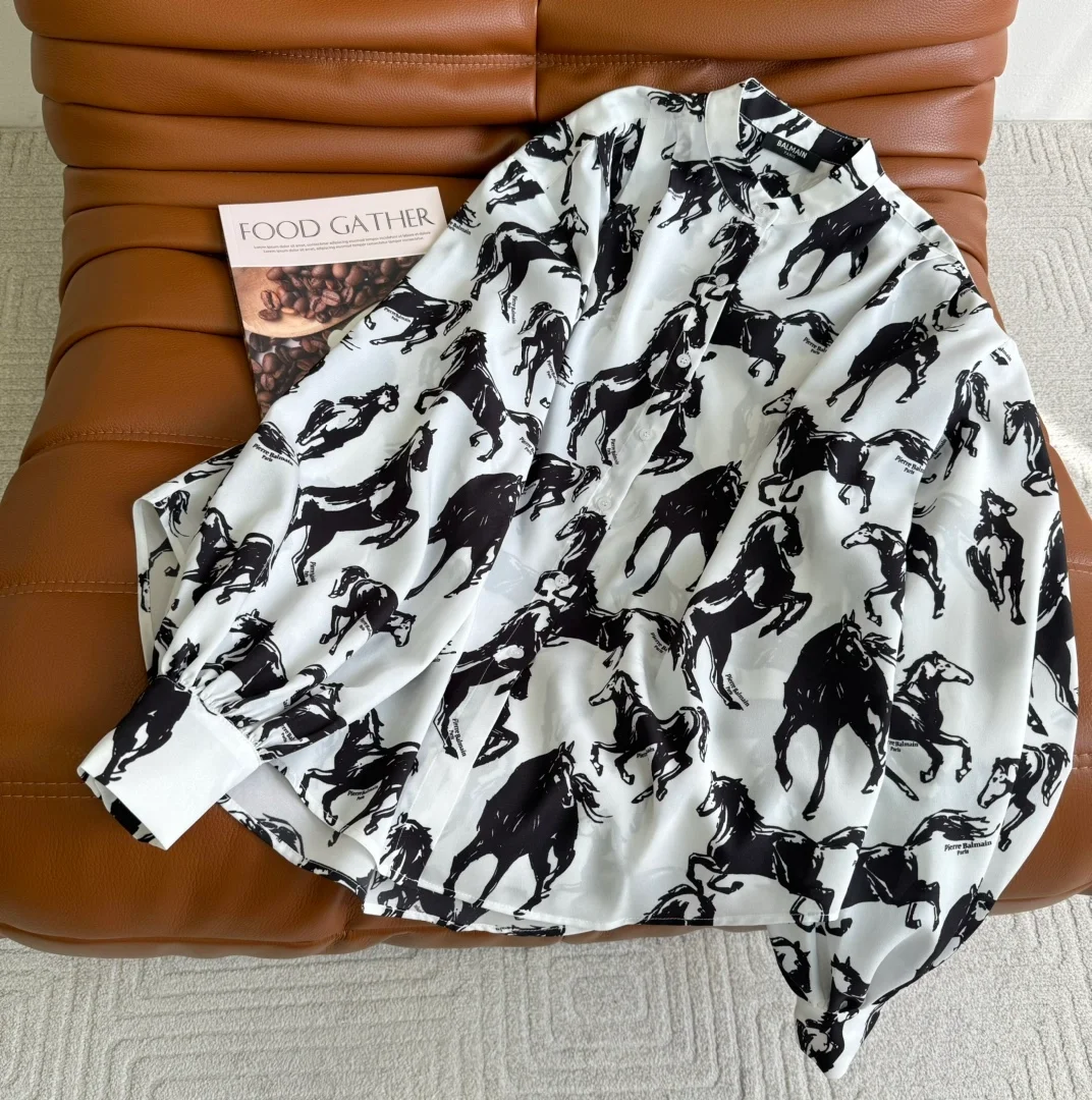 발망 홀스 프린트 푸시 보우 실크 셔츠
