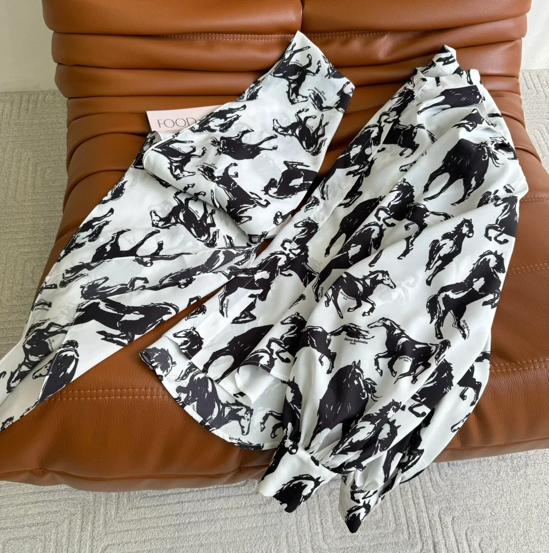 발망 홀스 프린트 푸시 보우 실크 셔츠