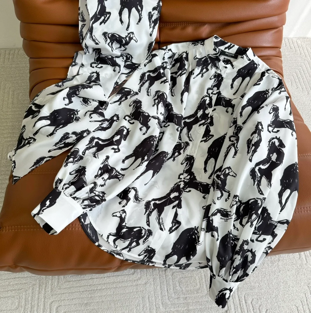 발망 홀스 프린트 푸시 보우 실크 셔츠