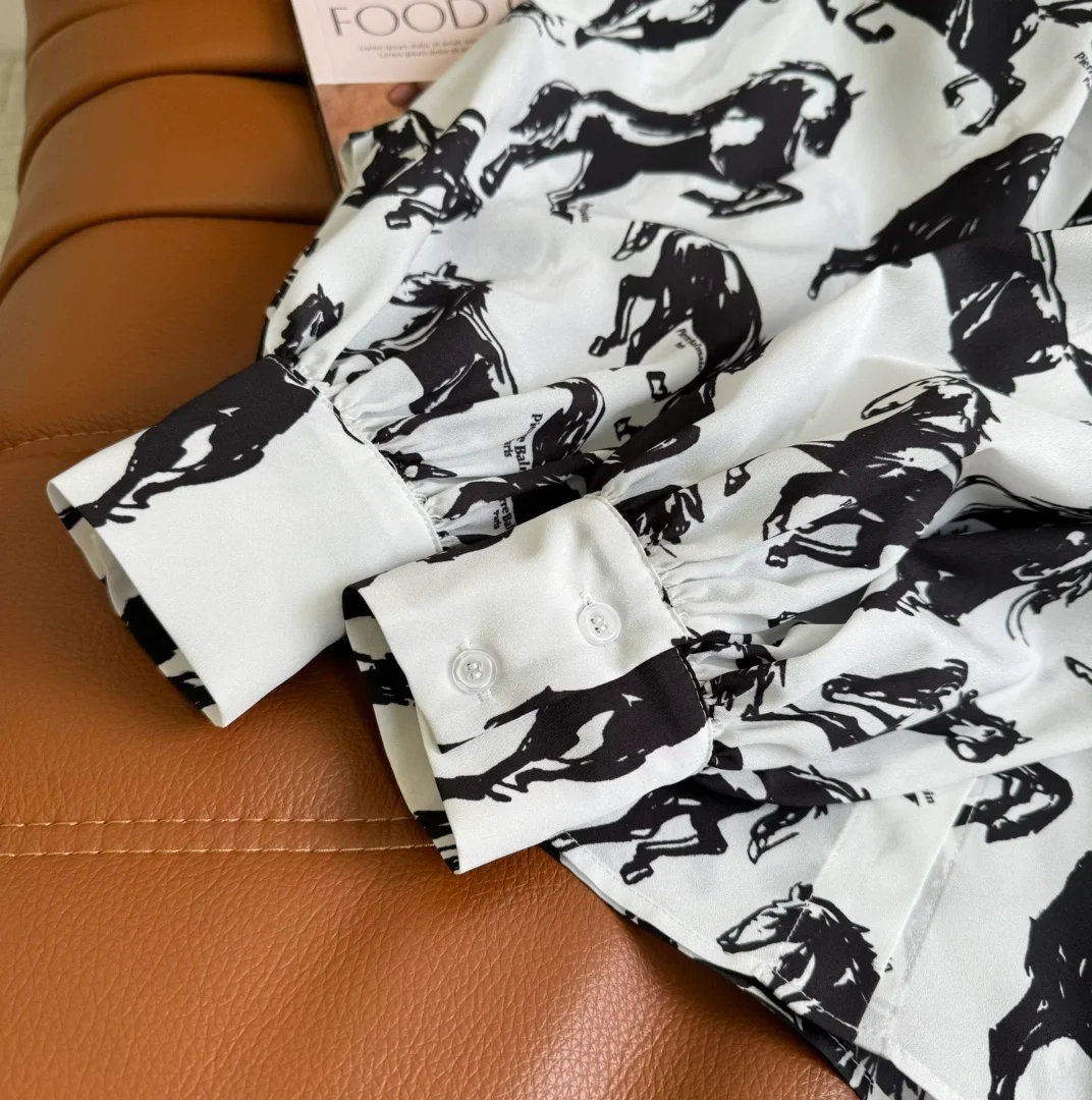 발망 홀스 프린트 푸시 보우 실크 셔츠