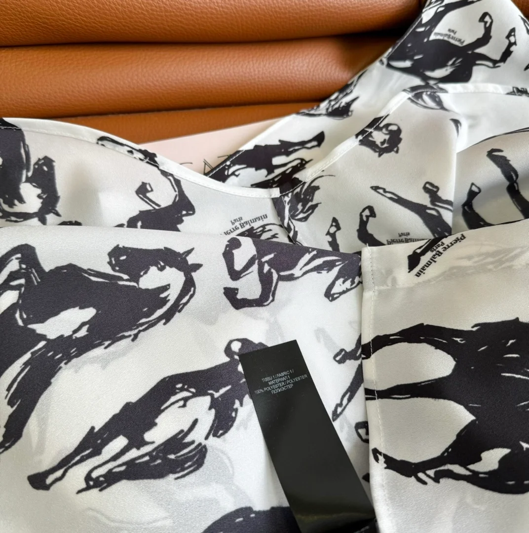 발망 홀스 프린트 푸시 보우 실크 셔츠