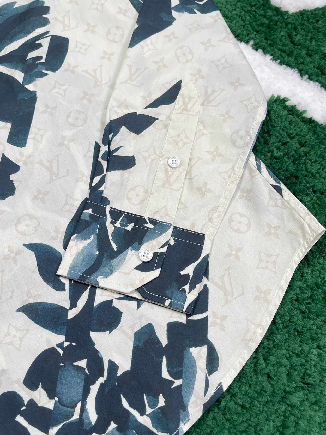 루이비통 롱 슬리브 프린티드 셔츠