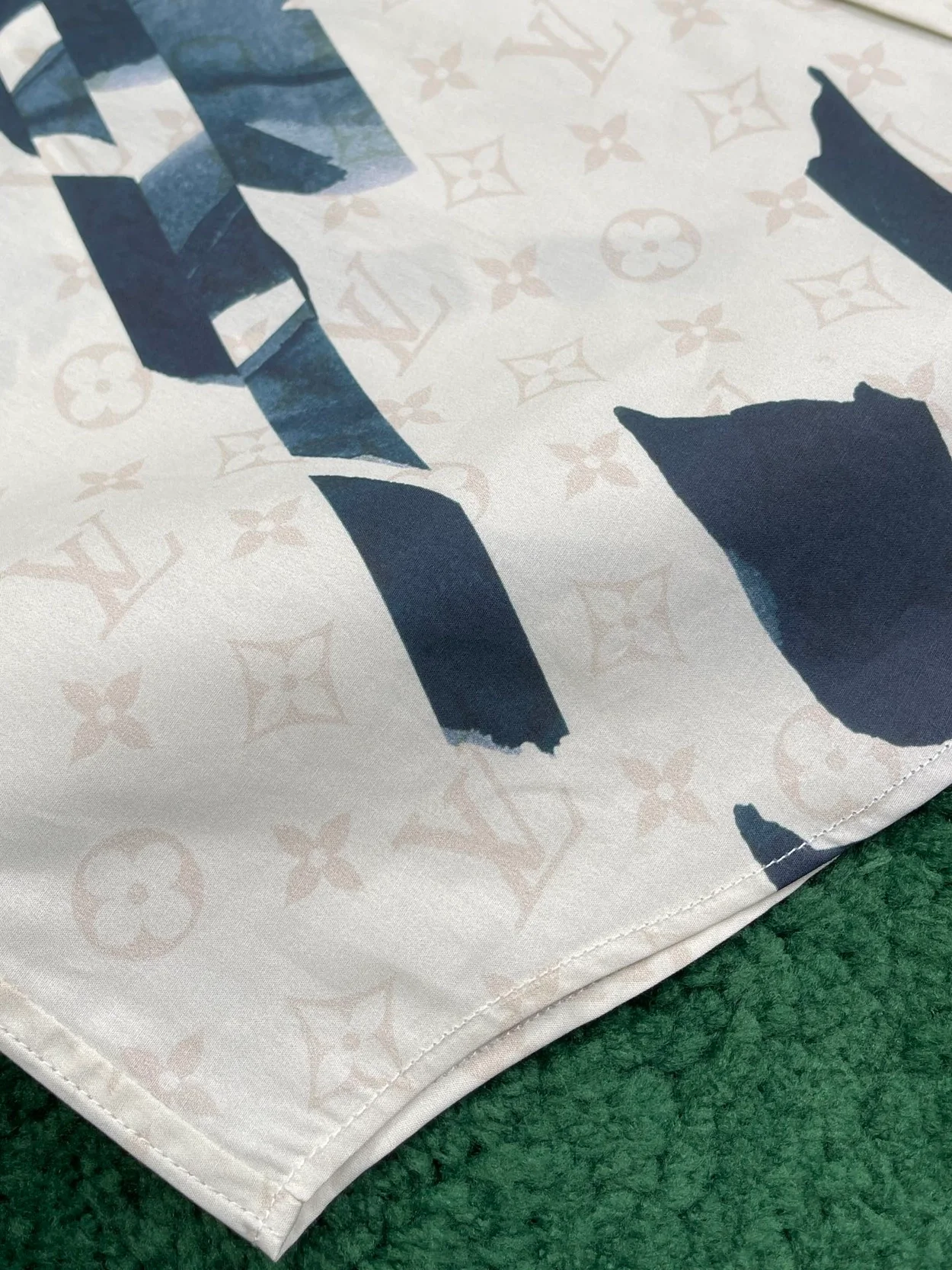 루이비통 롱 슬리브 프린티드 셔츠