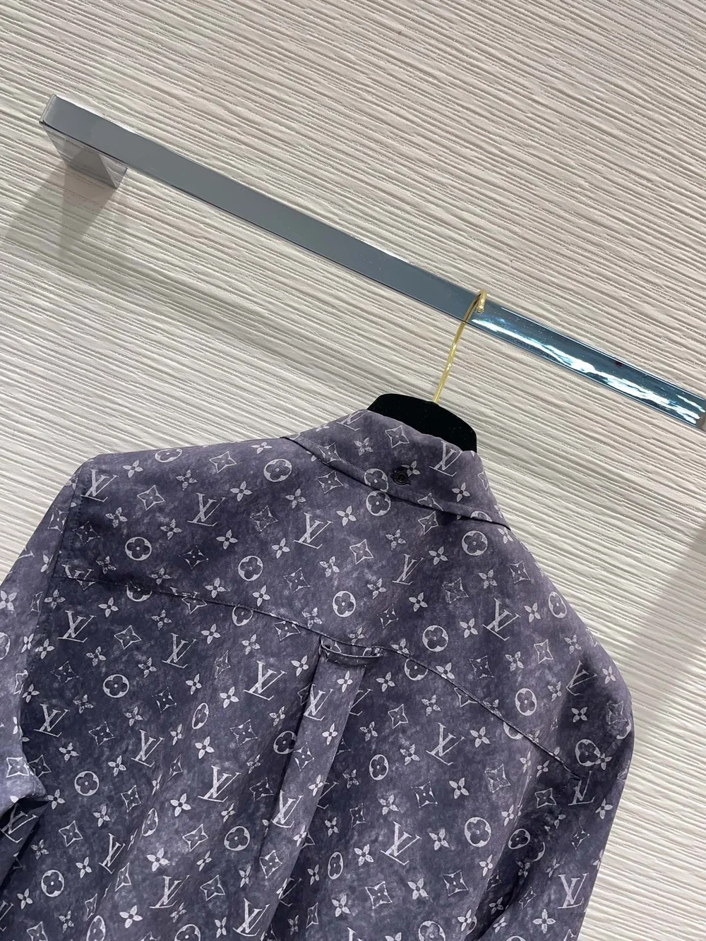 루이비통 모노그램 클라우드 셔츠 1AFHI8