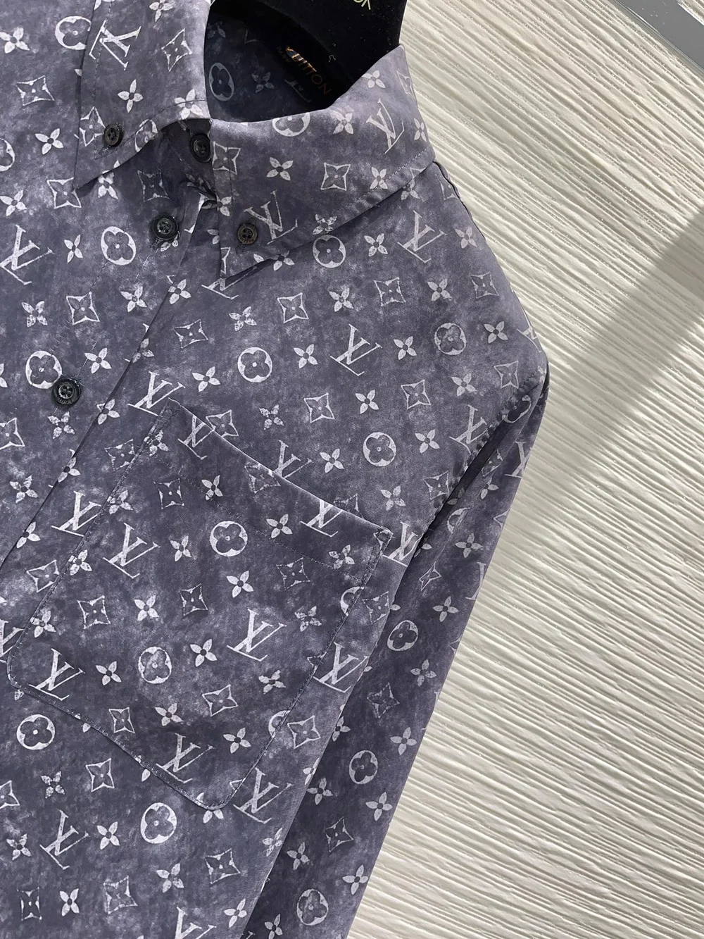 루이비통 모노그램 클라우드 셔츠 1AFHI8