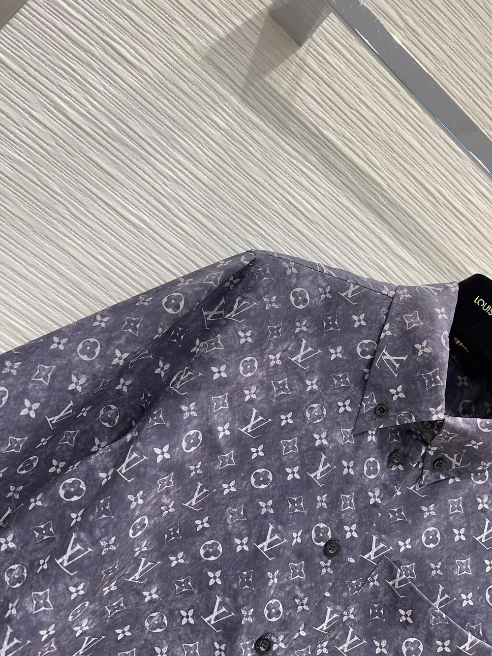 루이비통 모노그램 클라우드 셔츠 1AFHI8