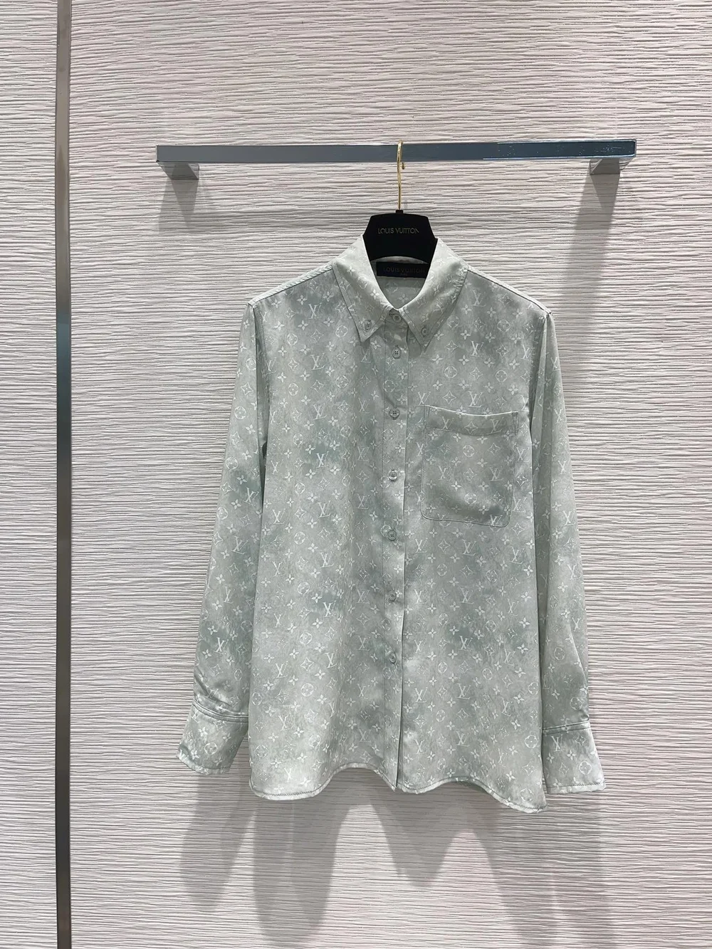 루이비통 모노그램 클라우드 셔츠 1AFDLS