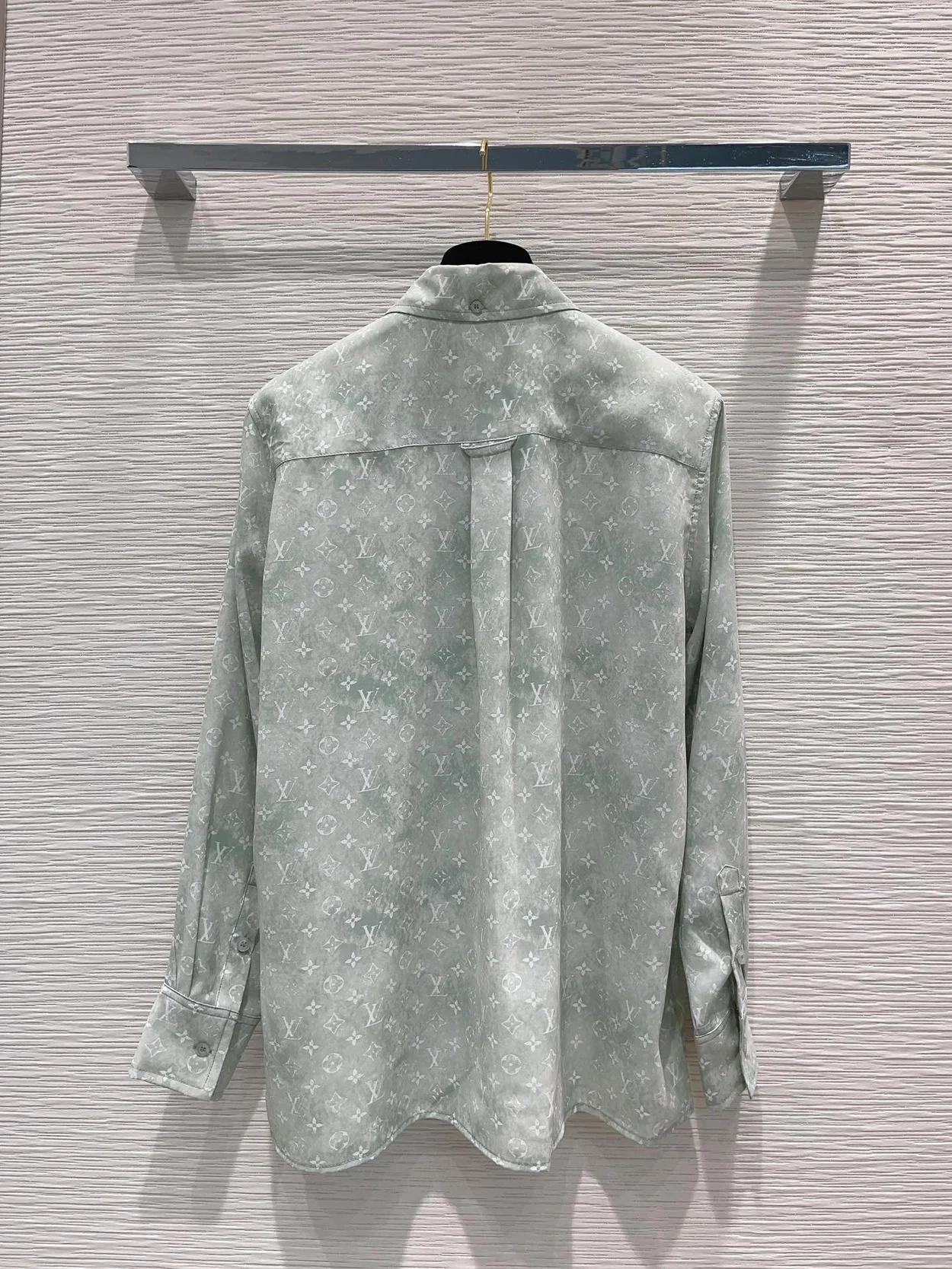 루이비통 모노그램 클라우드 셔츠 1AFDLS