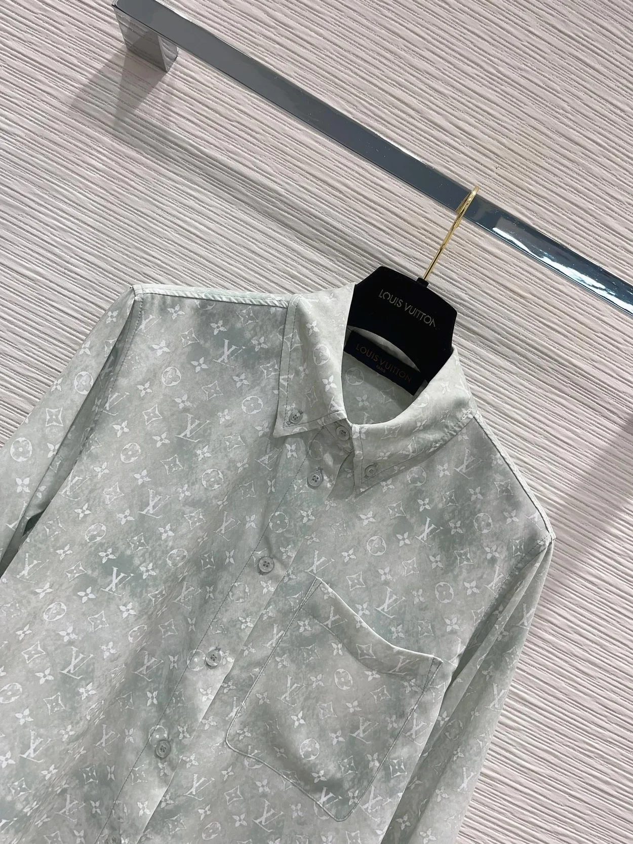 루이비통 모노그램 클라우드 셔츠 1AFDLS