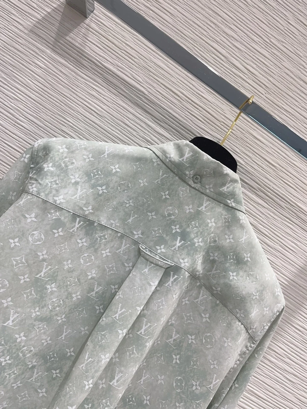 루이비통 모노그램 클라우드 셔츠 1AFDLS