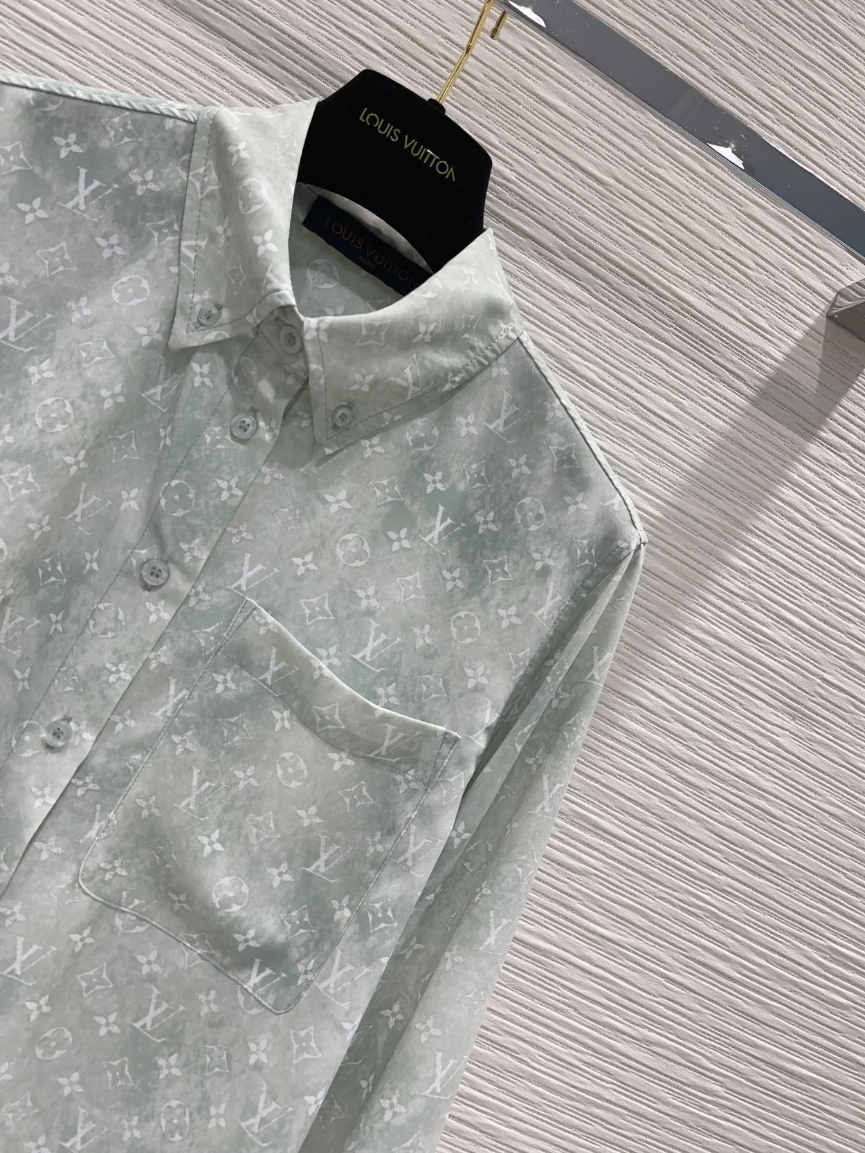 루이비통 모노그램 클라우드 셔츠 1AFDLS