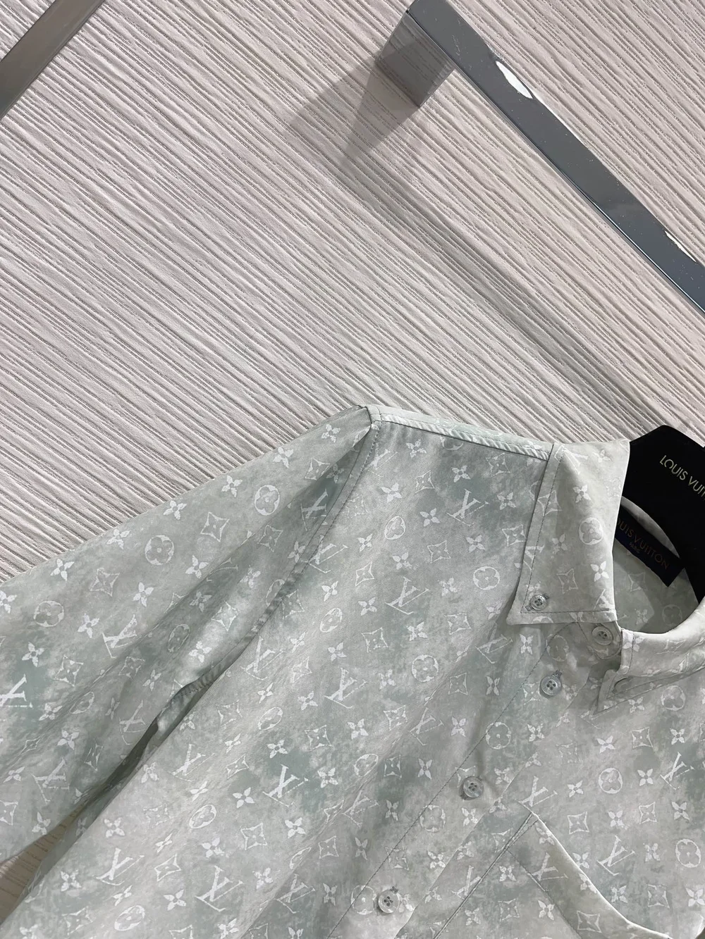 루이비통 모노그램 클라우드 셔츠 1AFDLS