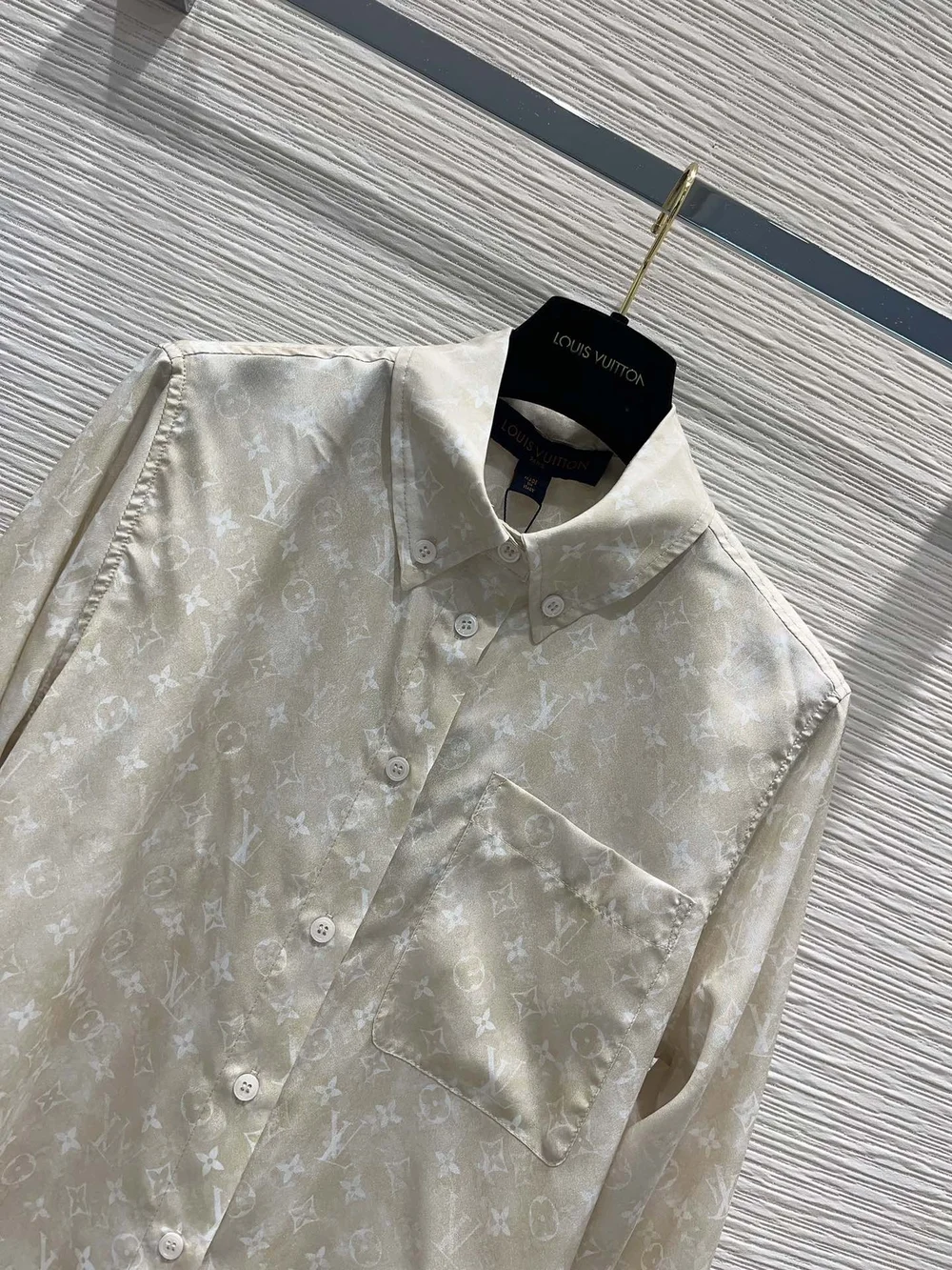 루이비통 모노그램 클라우드 셔츠 1AFDLK