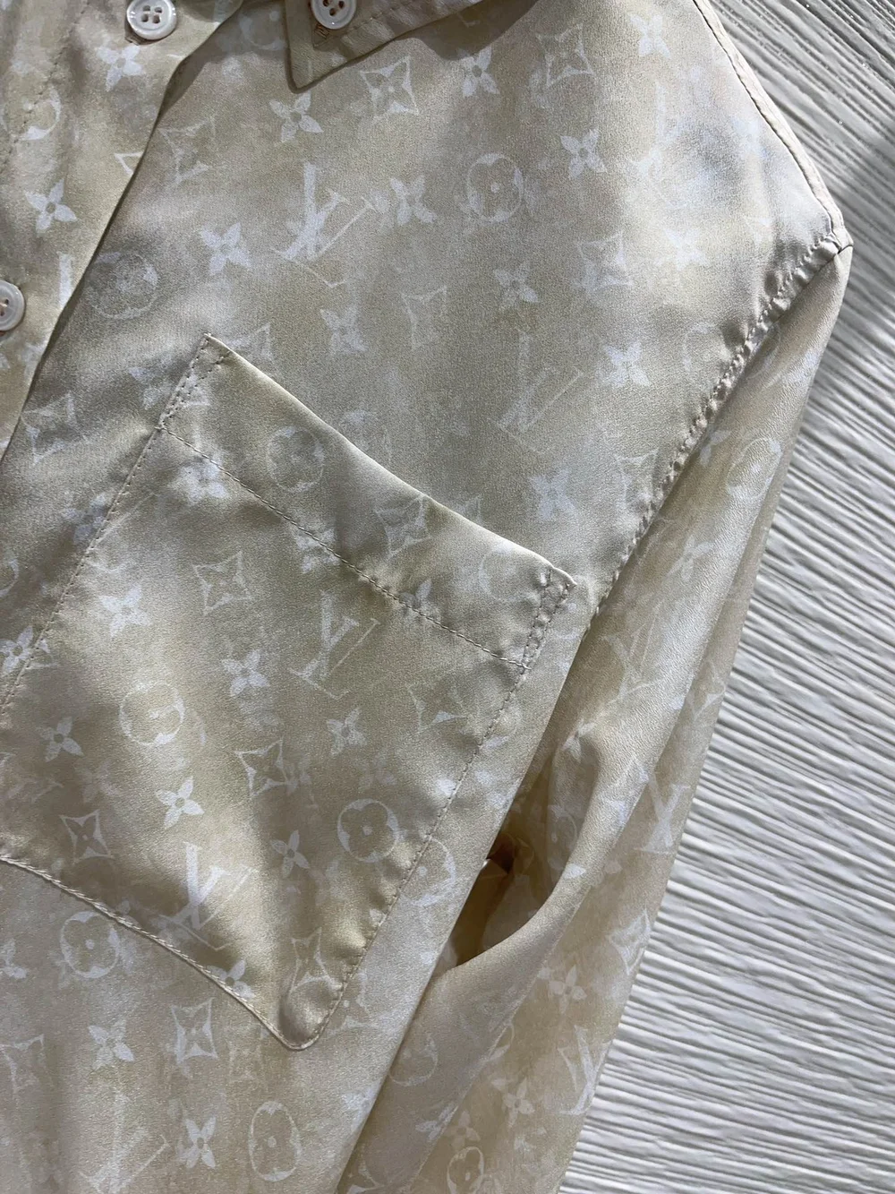 루이비통 모노그램 클라우드 셔츠 1AFDLK