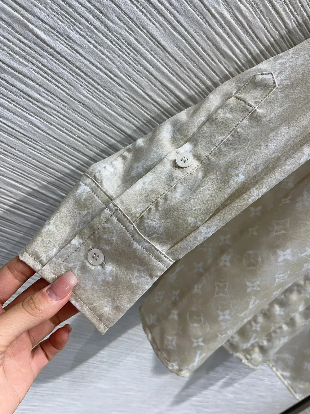 루이비통 모노그램 클라우드 셔츠 1AFDLK