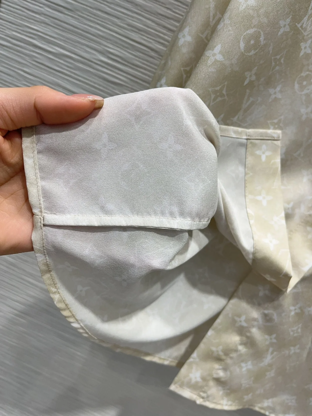 루이비통 모노그램 클라우드 셔츠 1AFDLK