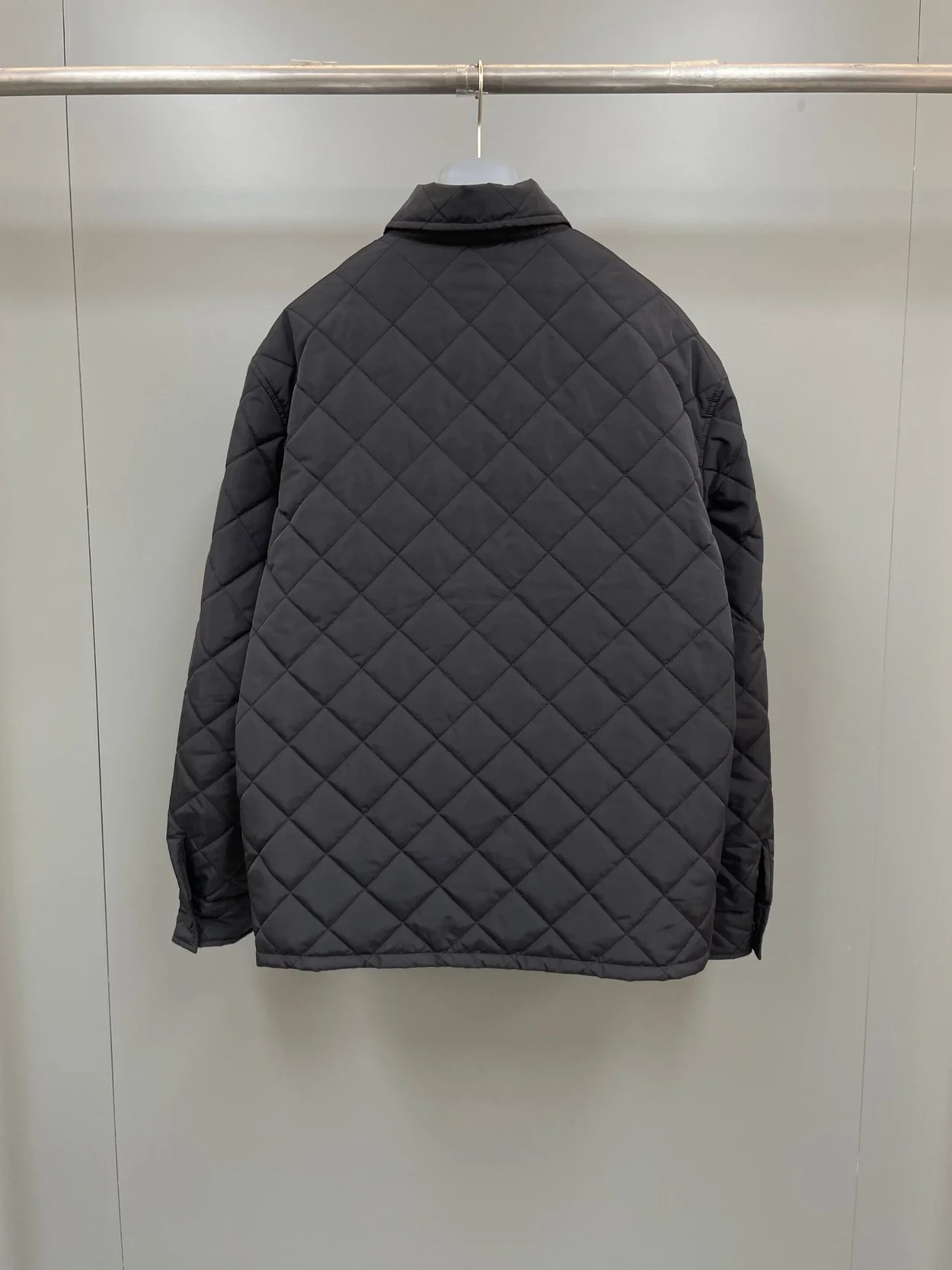 프라다 리나일론 패디드 셔츠 블랙