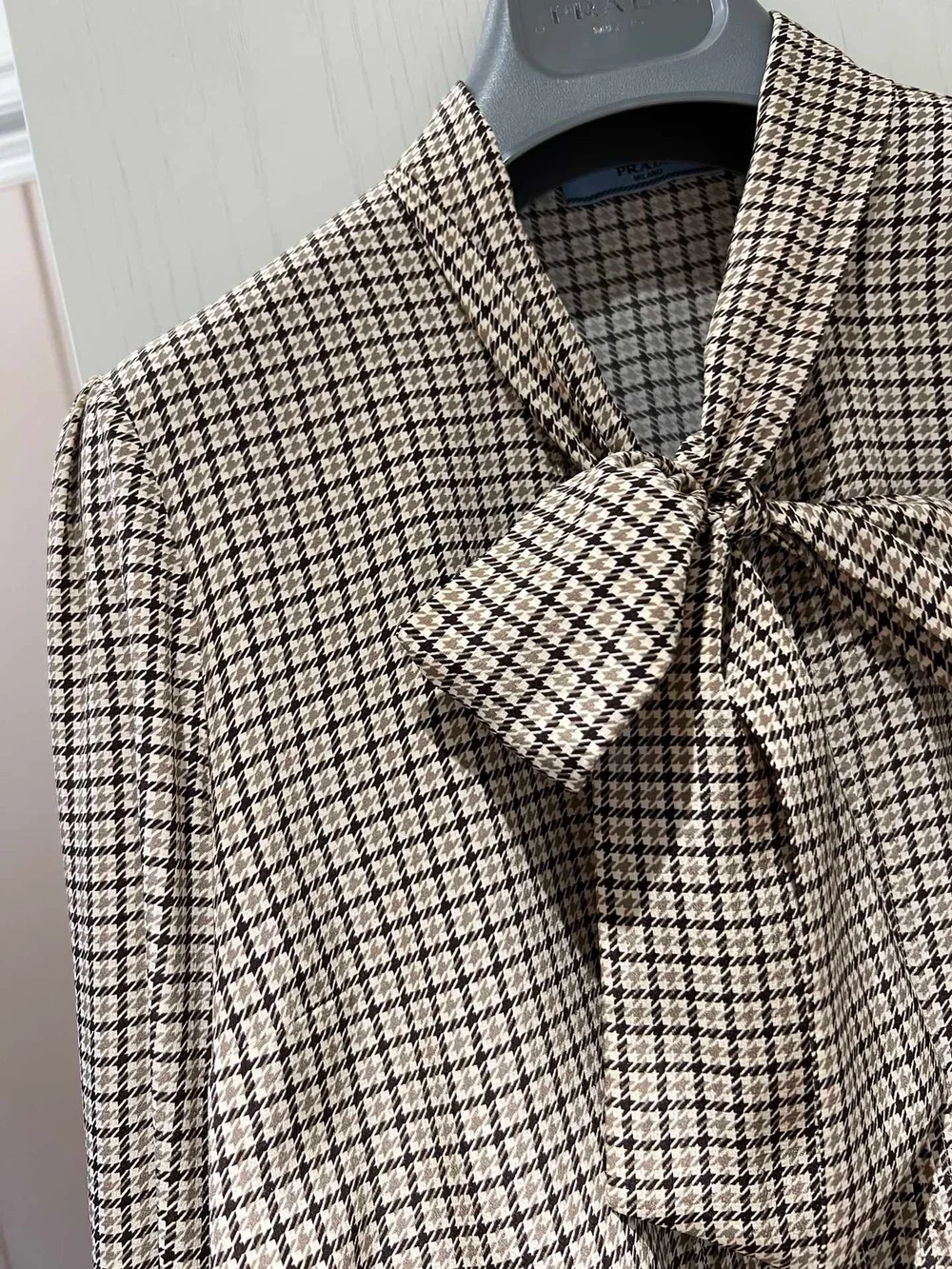 프라다 체크 프린트 실크 셔츠