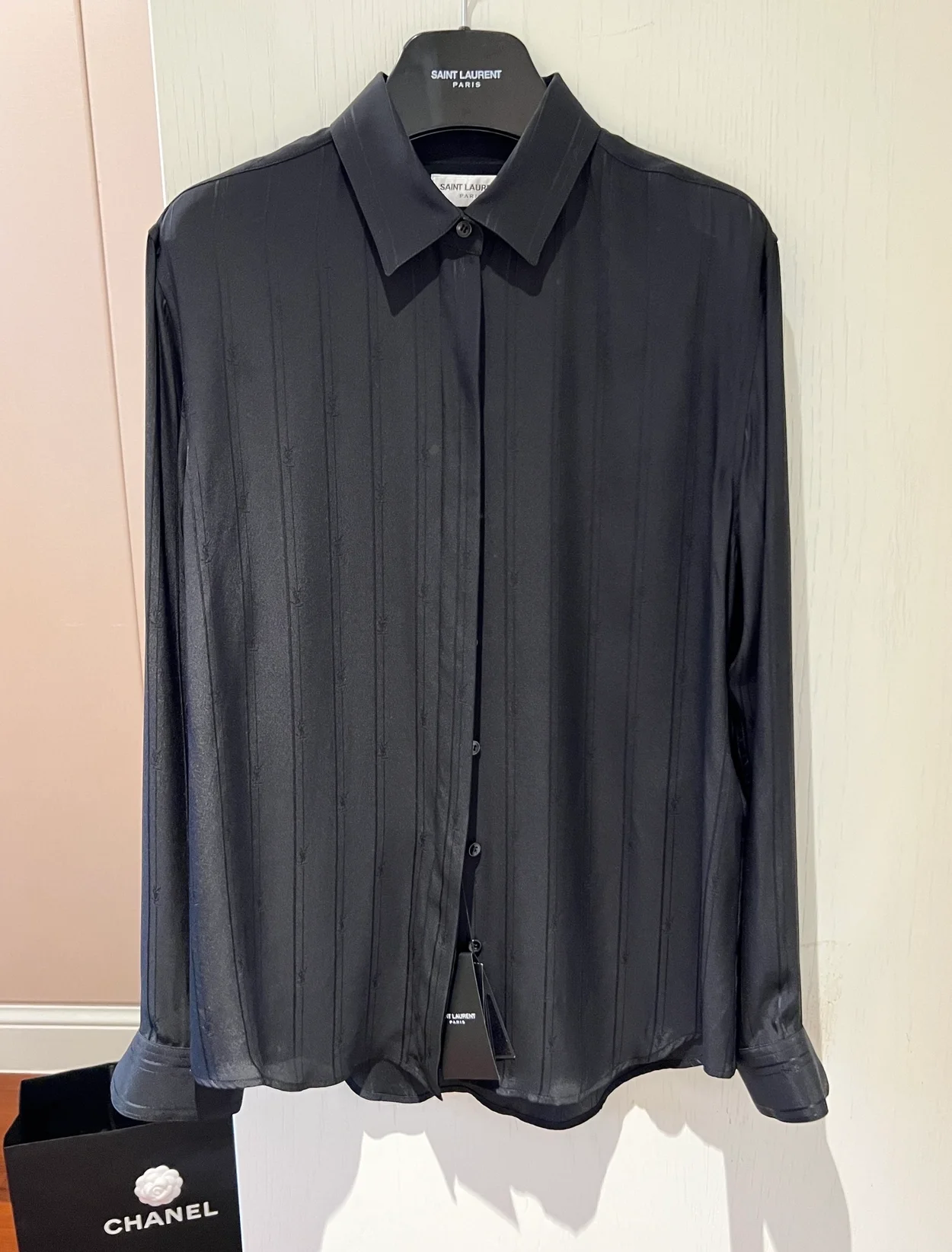 생로랑 카산드라 스트라이프 실크 셔츠