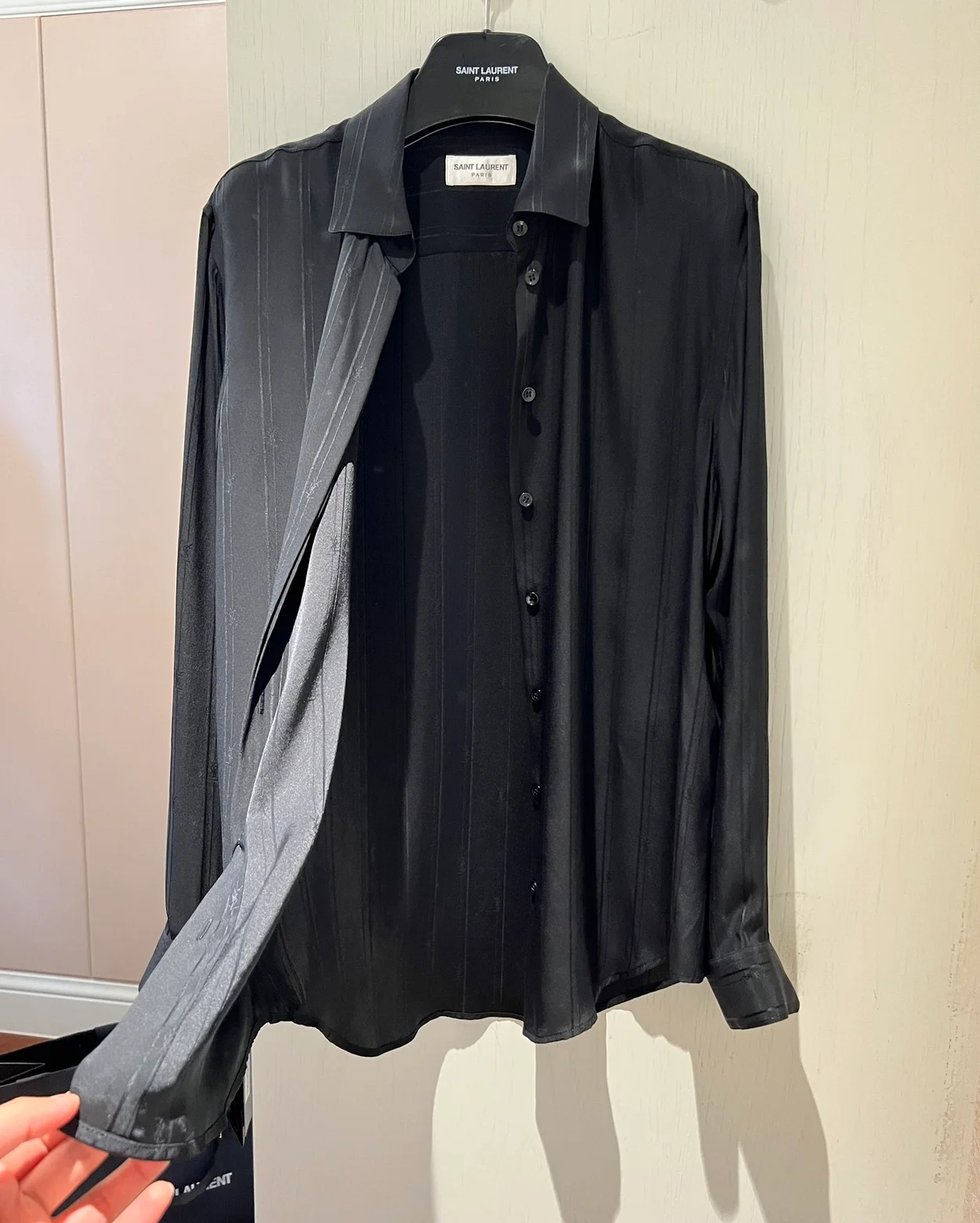 생로랑 카산드라 스트라이프 실크 셔츠