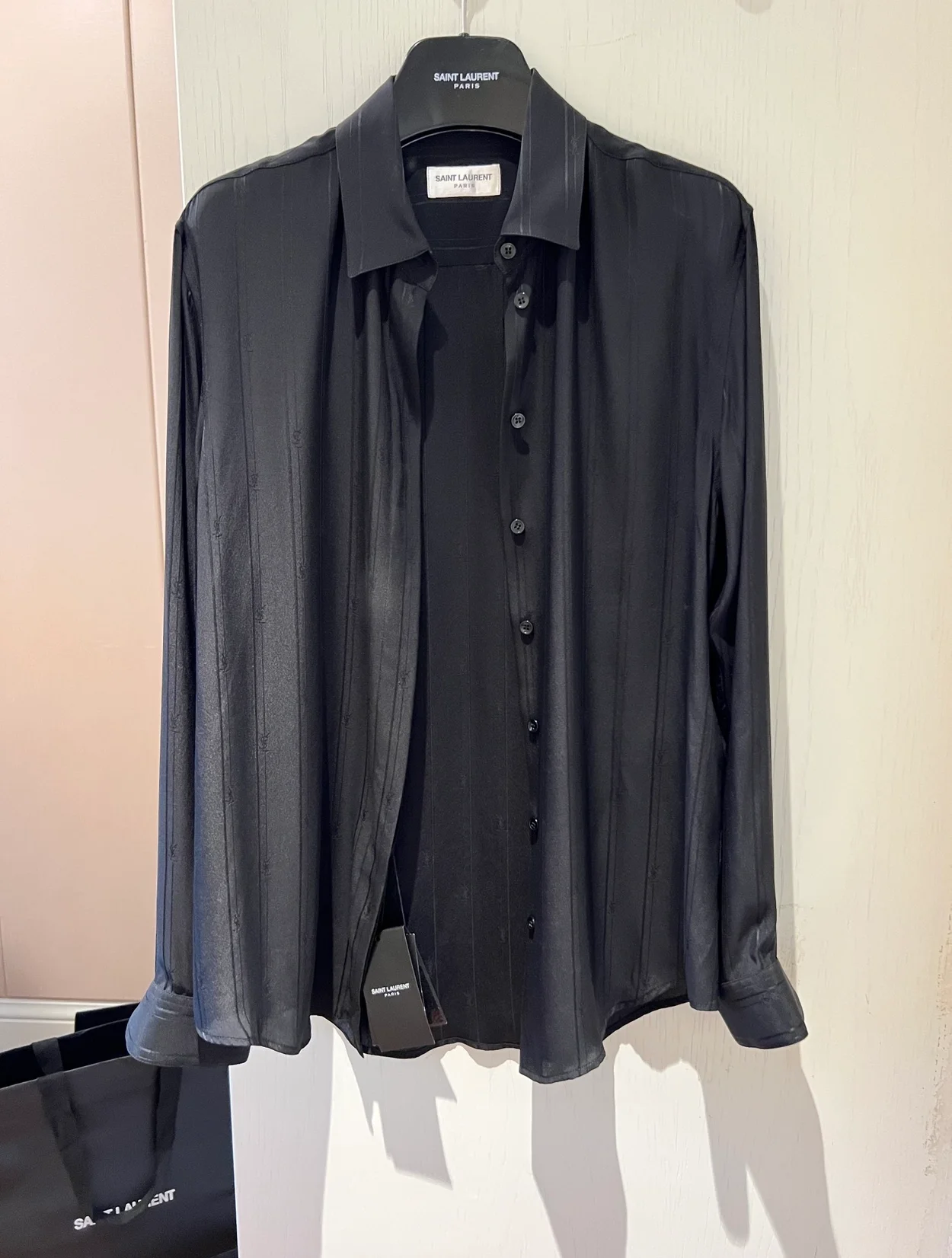 생로랑 카산드라 스트라이프 실크 셔츠