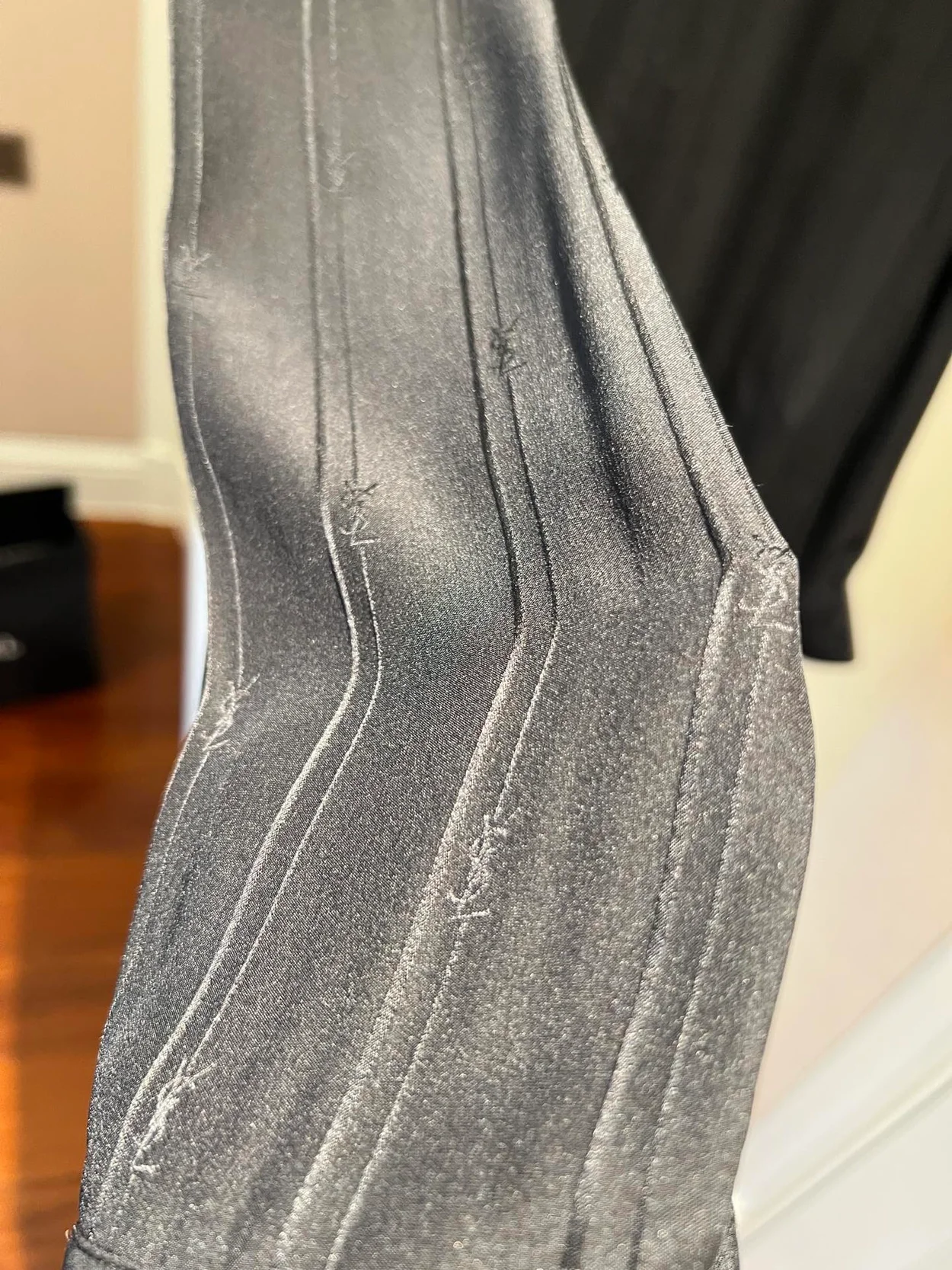 생로랑 카산드라 스트라이프 실크 셔츠