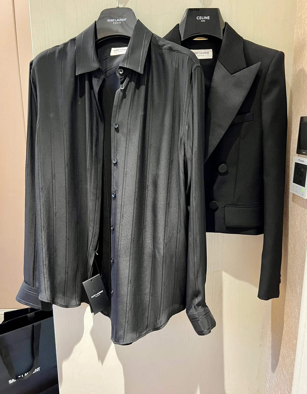 생로랑 카산드라 스트라이프 실크 셔츠