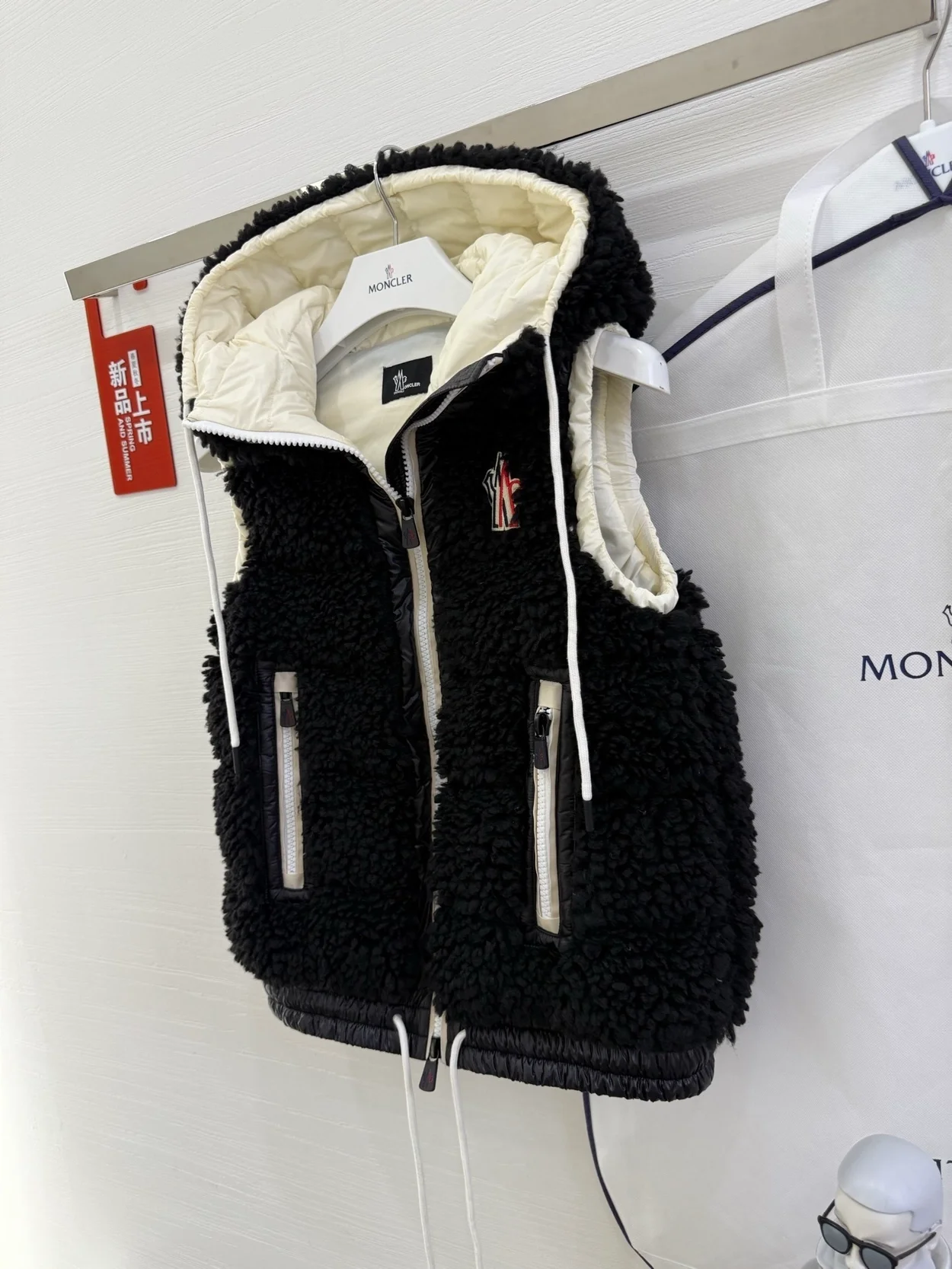 몽클레어 테디 패디드 조끼 블랙