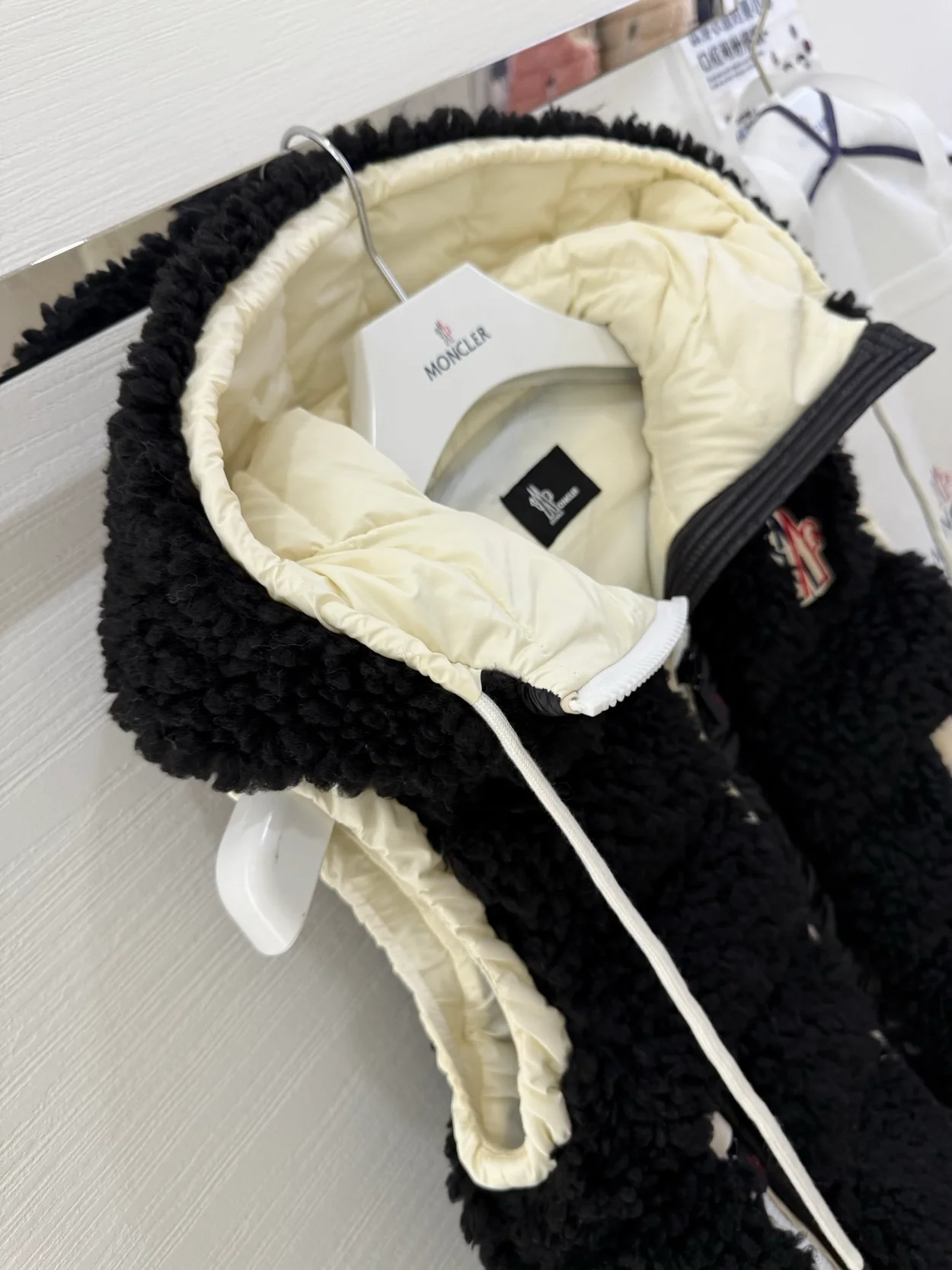 몽클레어 테디 패디드 조끼 블랙