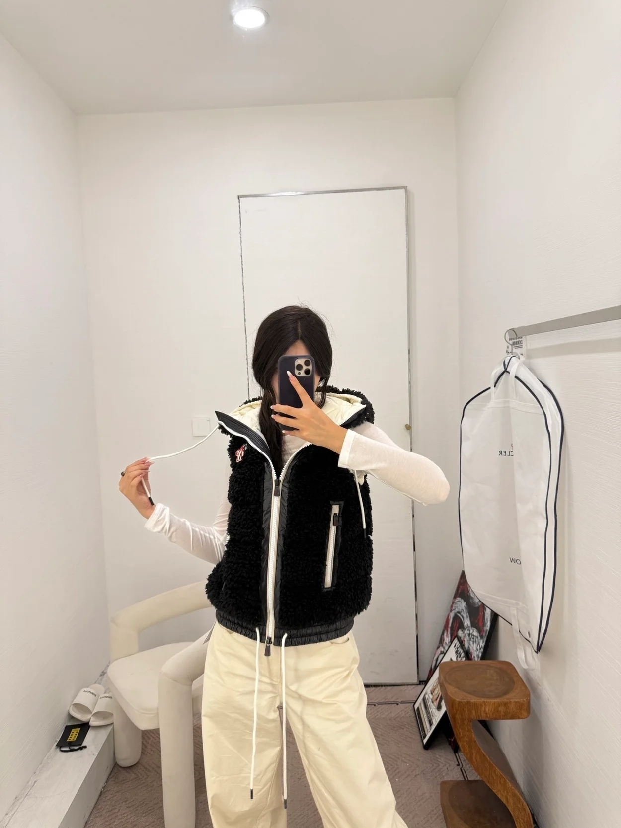 몽클레어 테디 패디드 조끼 블랙