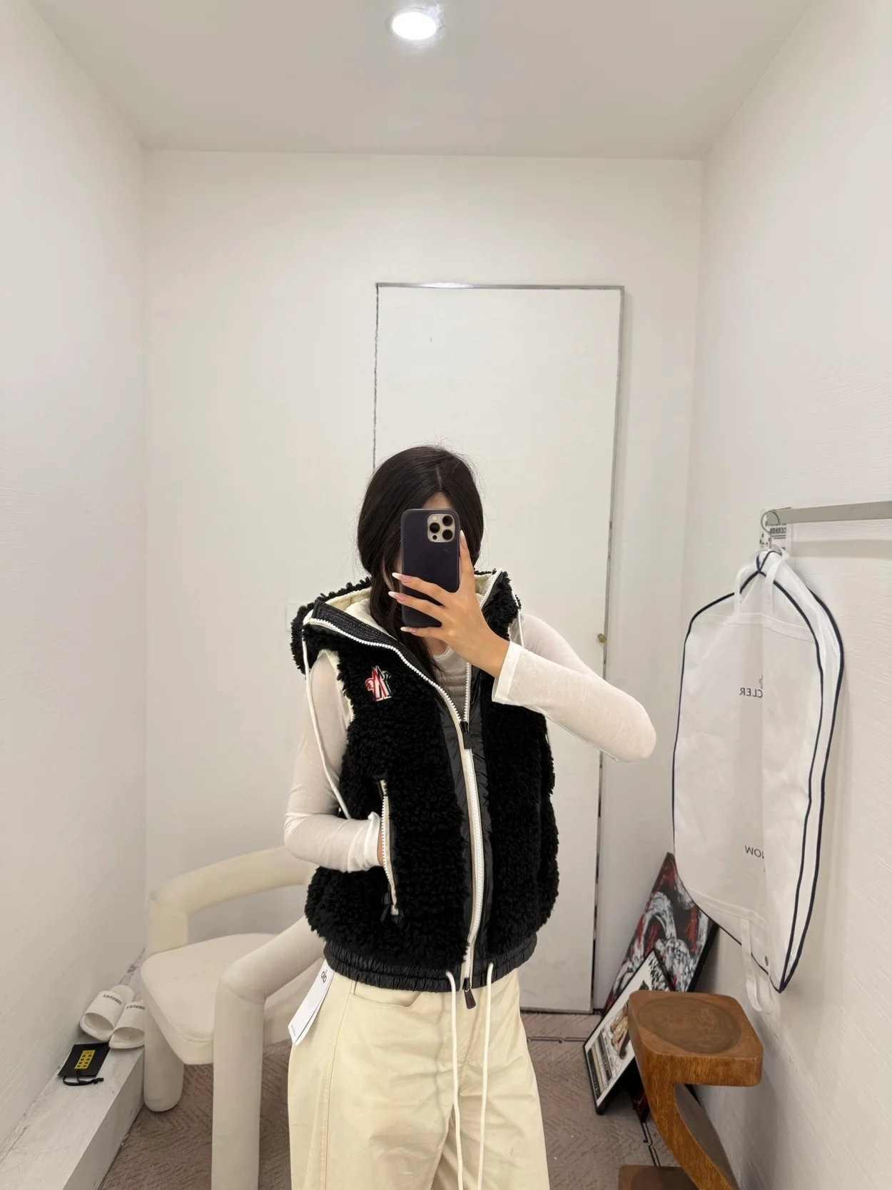 몽클레어 테디 패디드 조끼 블랙