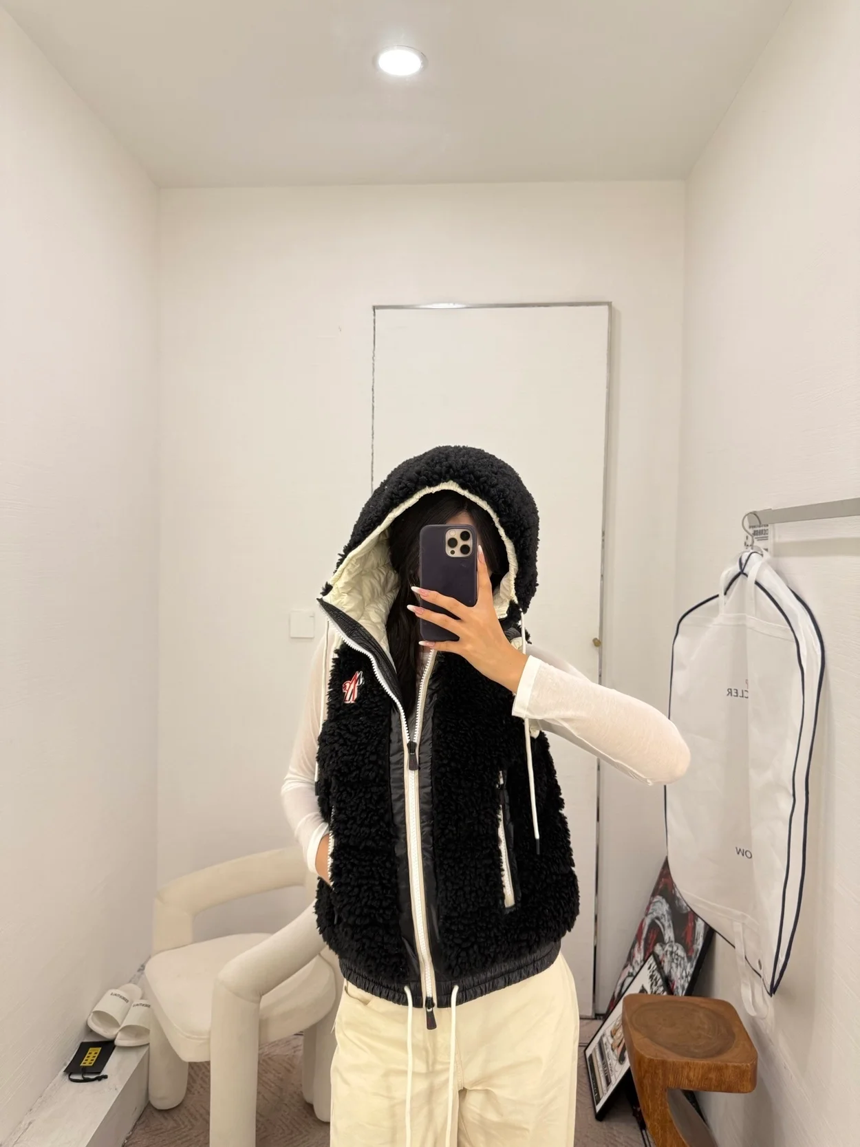 몽클레어 테디 패디드 조끼 블랙