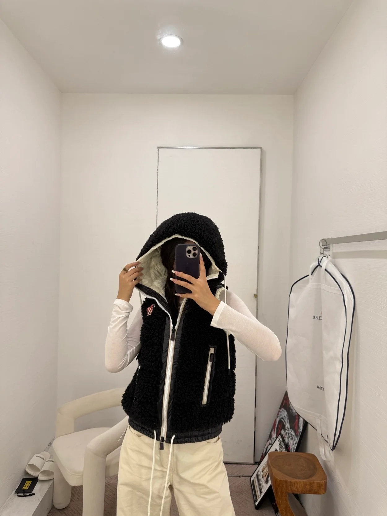 몽클레어 테디 패디드 조끼 블랙